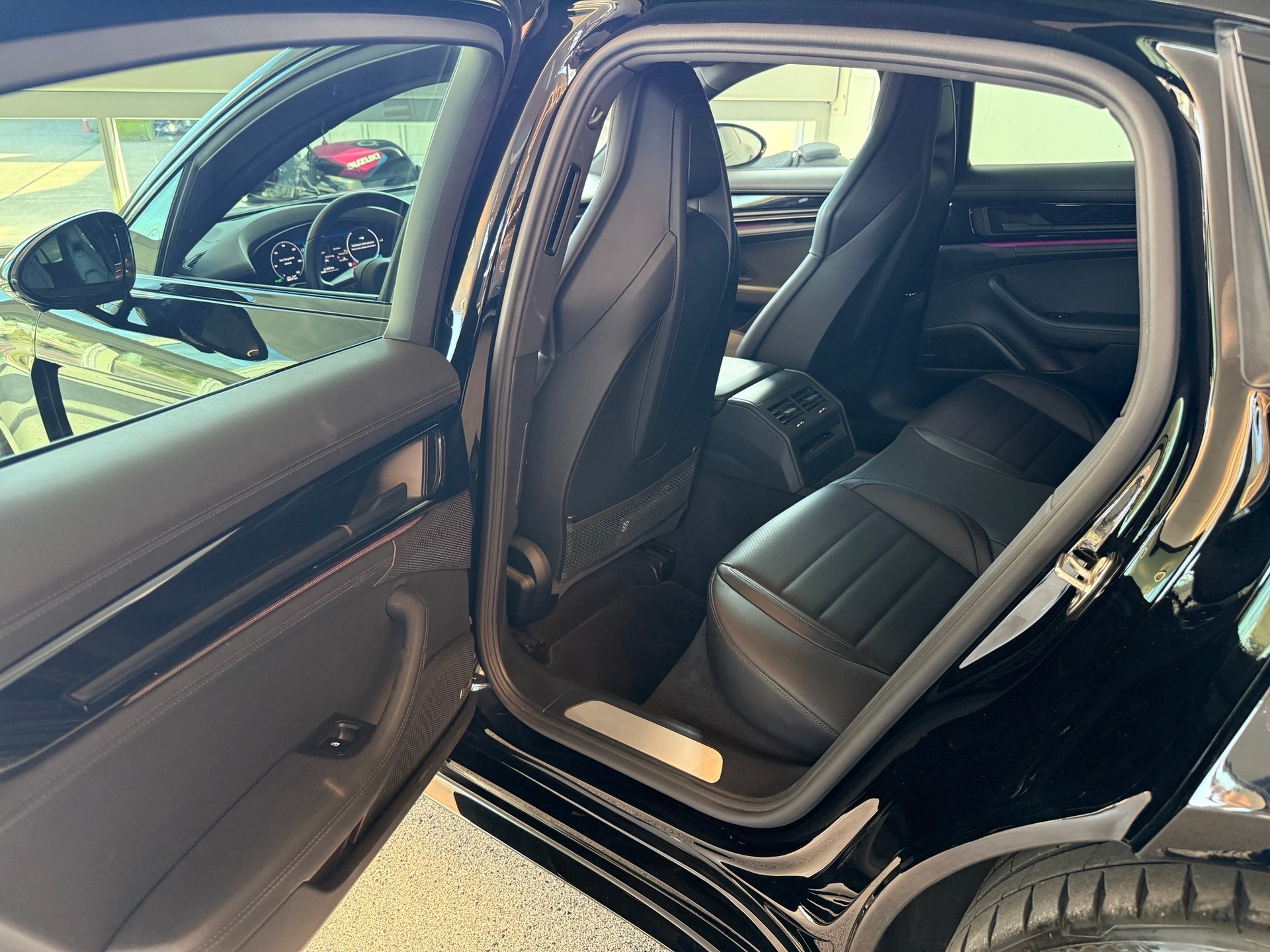 PORSCHE Panamera 4 PDK-image-8