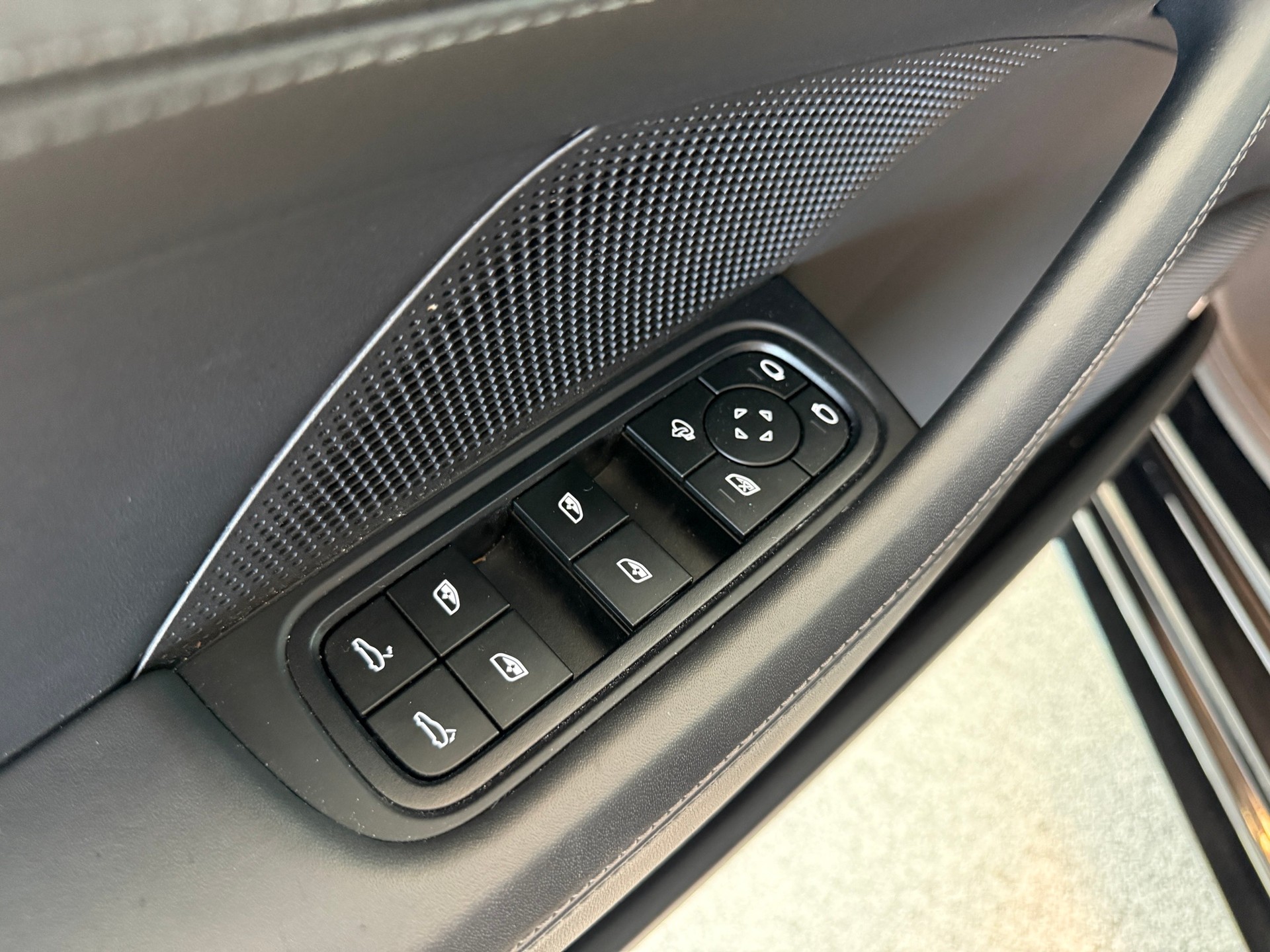 PORSCHE Panamera 4 PDK-image-19