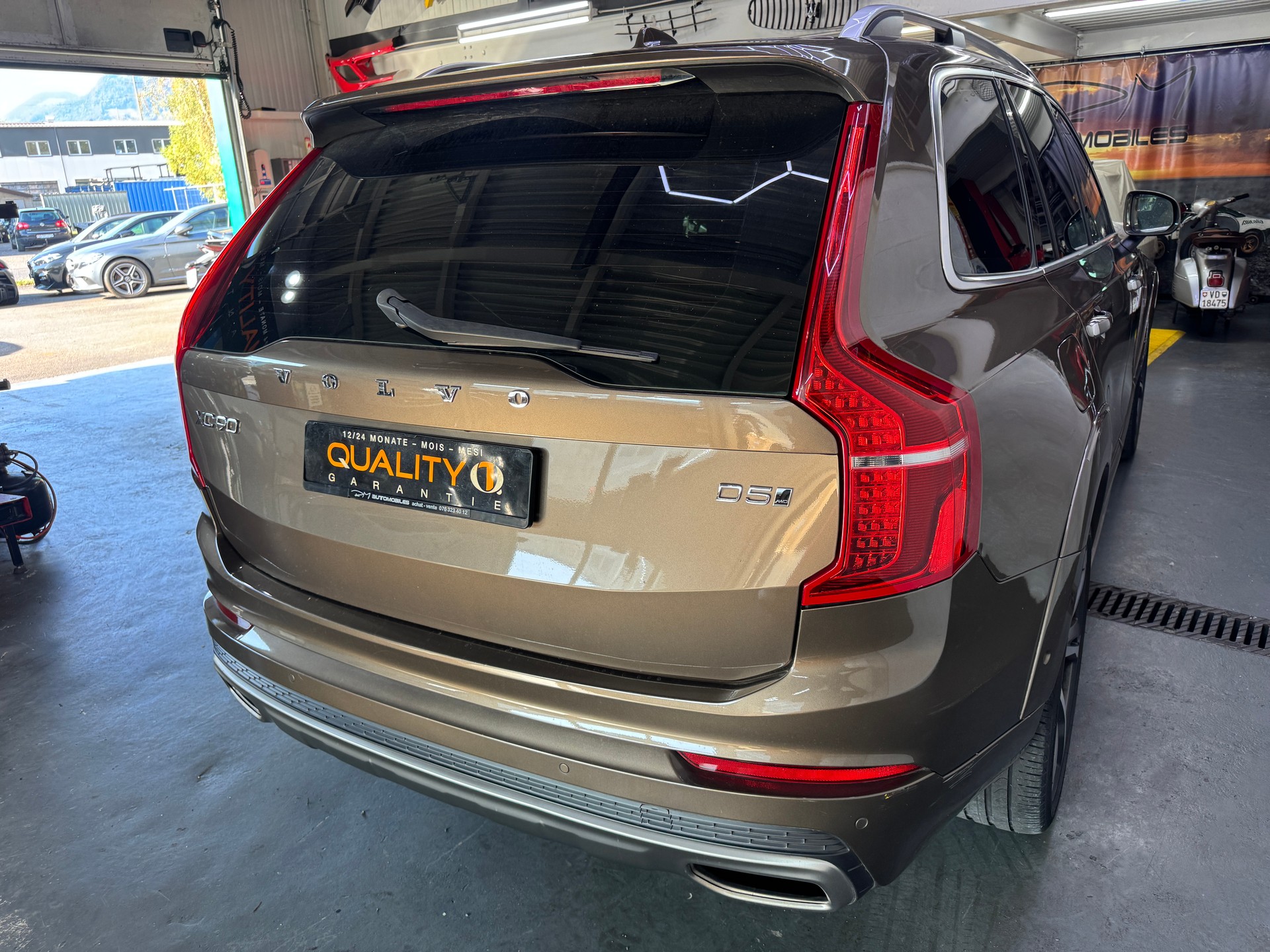 VOLVO XC90 D5 AWD Momentum Geartronic-image-3