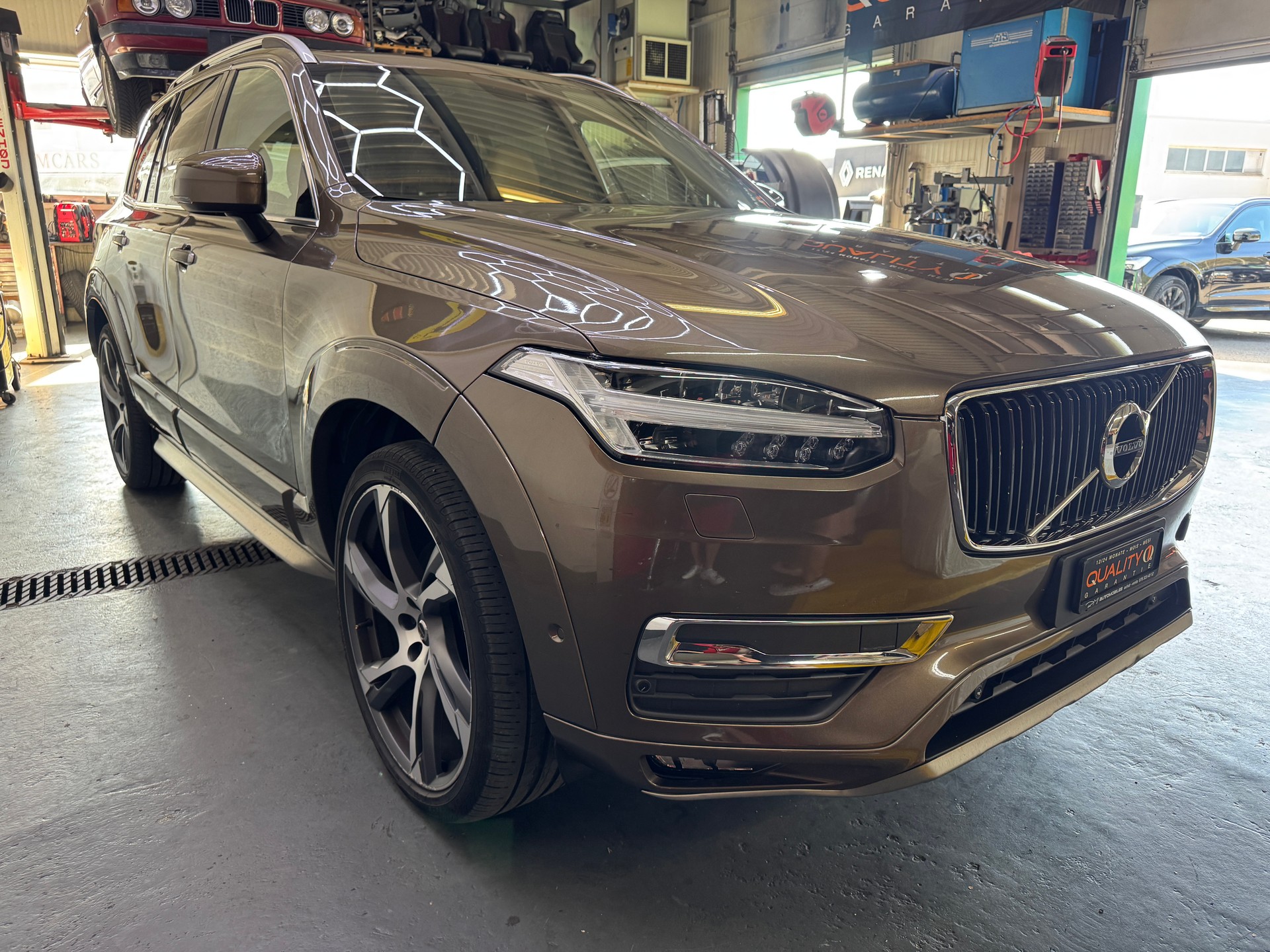 VOLVO XC90 D5 AWD Momentum Geartronic-image-1