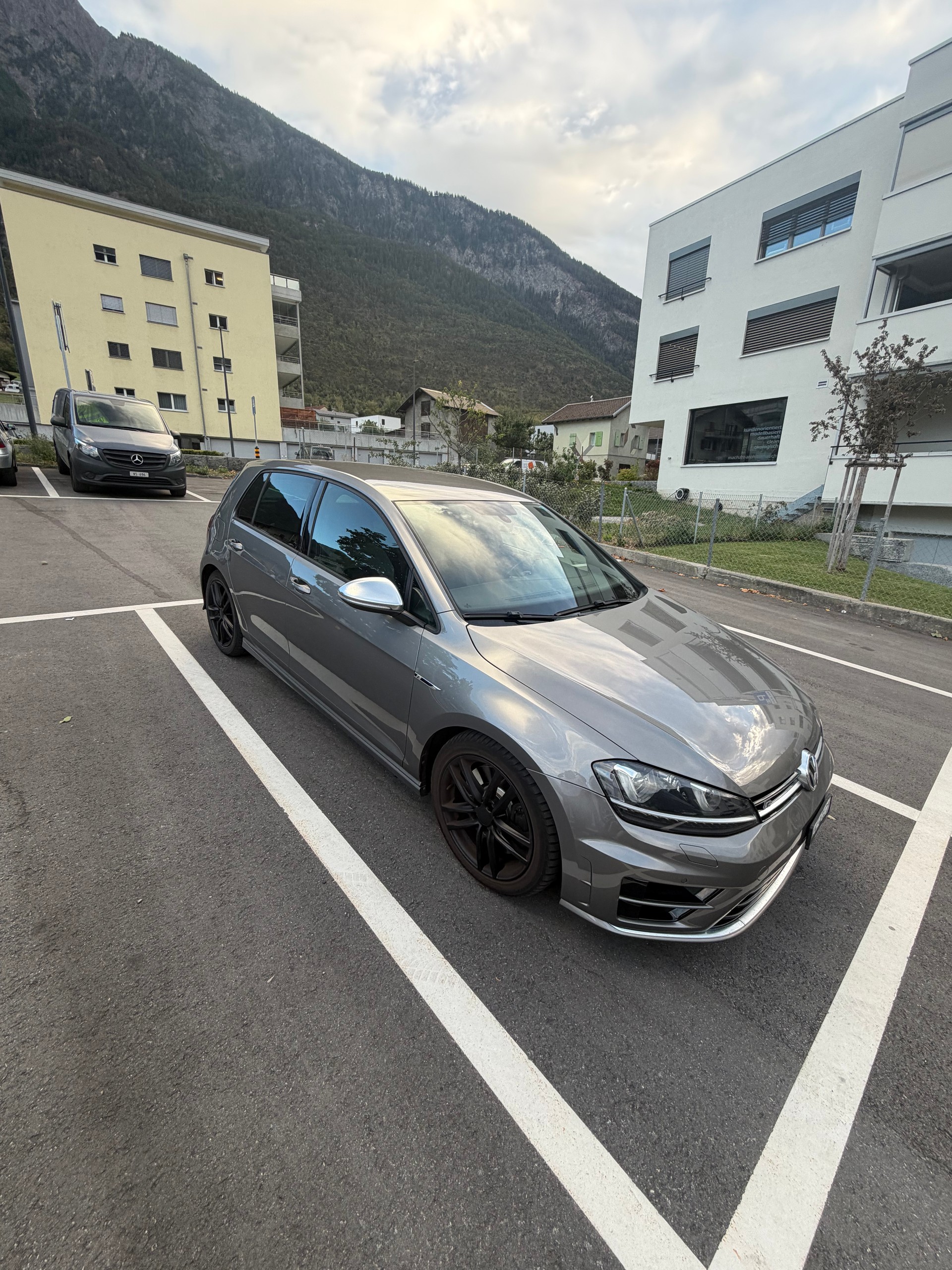 VW 2.0 TSI R DSG 4motion-image-3
