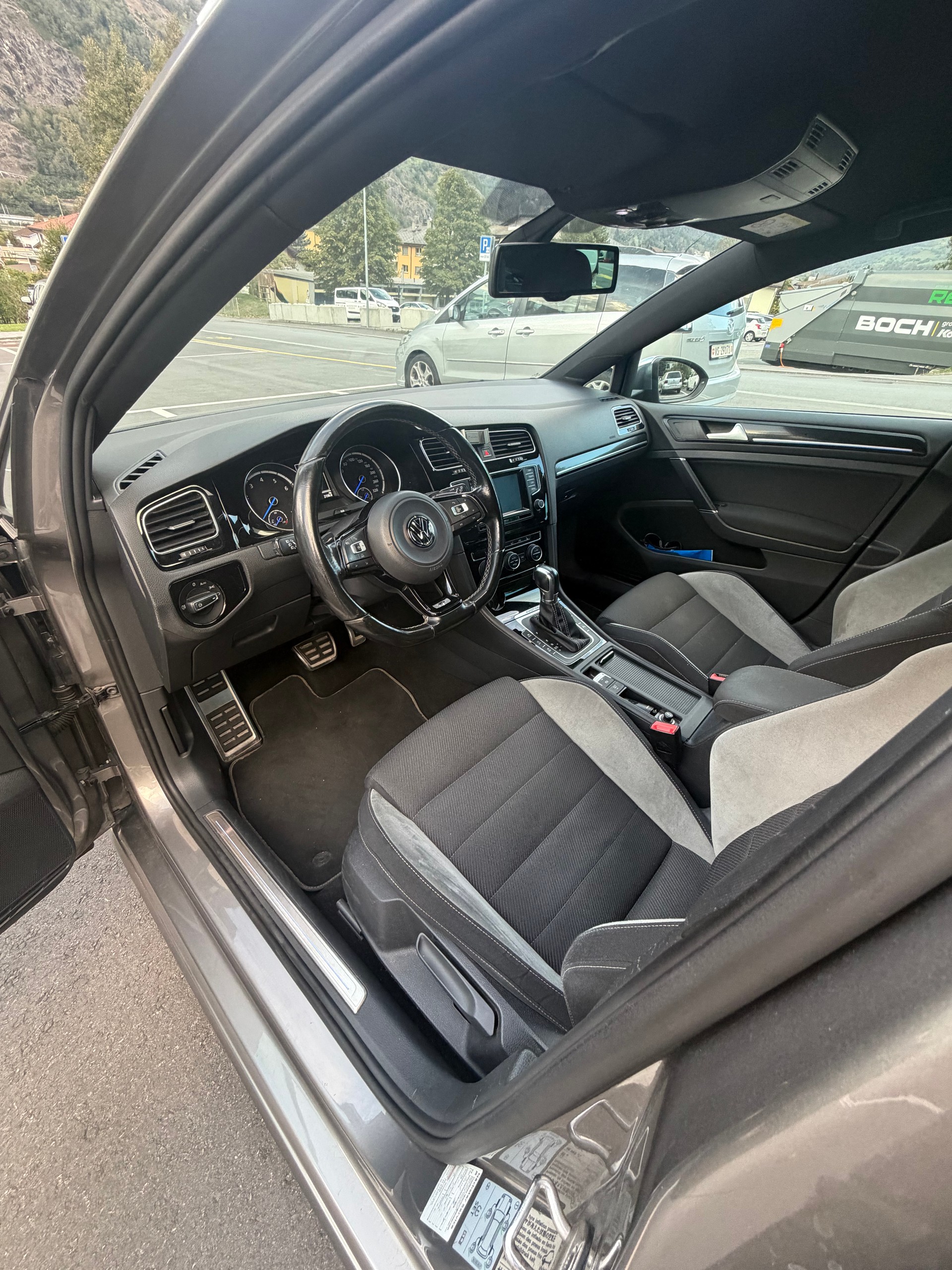VW 2.0 TSI R DSG 4motion-image-4