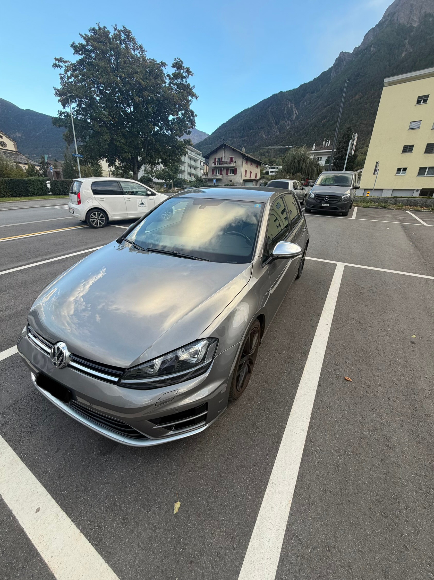 VW 2.0 TSI R DSG 4motion-image-0