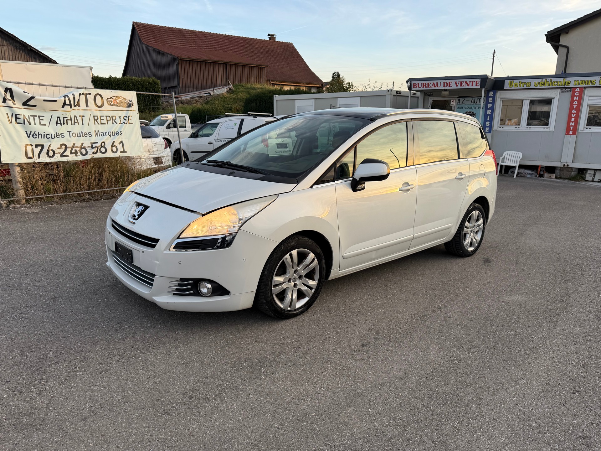 PEUGEOT 5008 1.6 16V T Allure Automatic-image-1