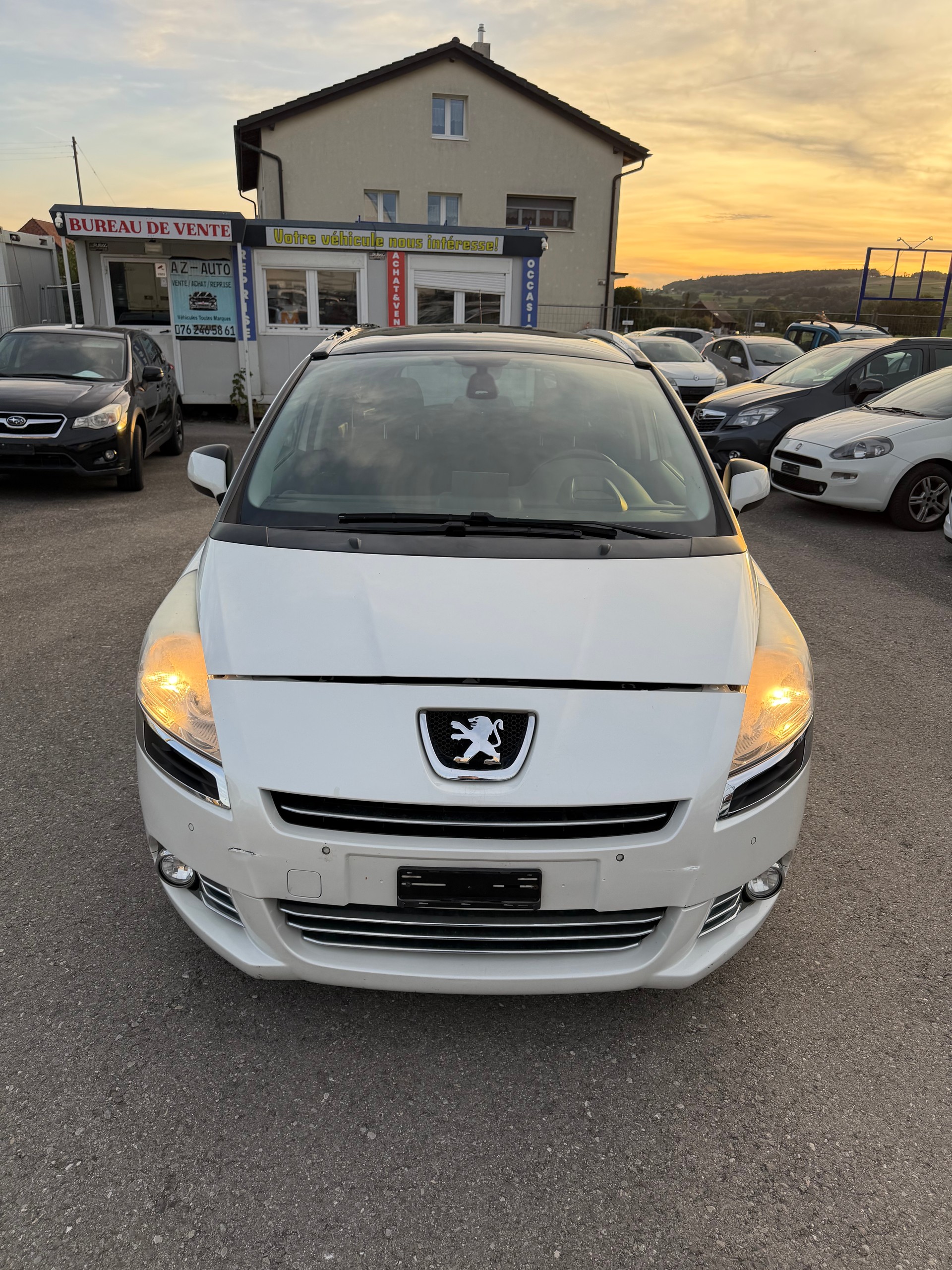 PEUGEOT 5008 1.6 16V T Allure Automatic-image-0