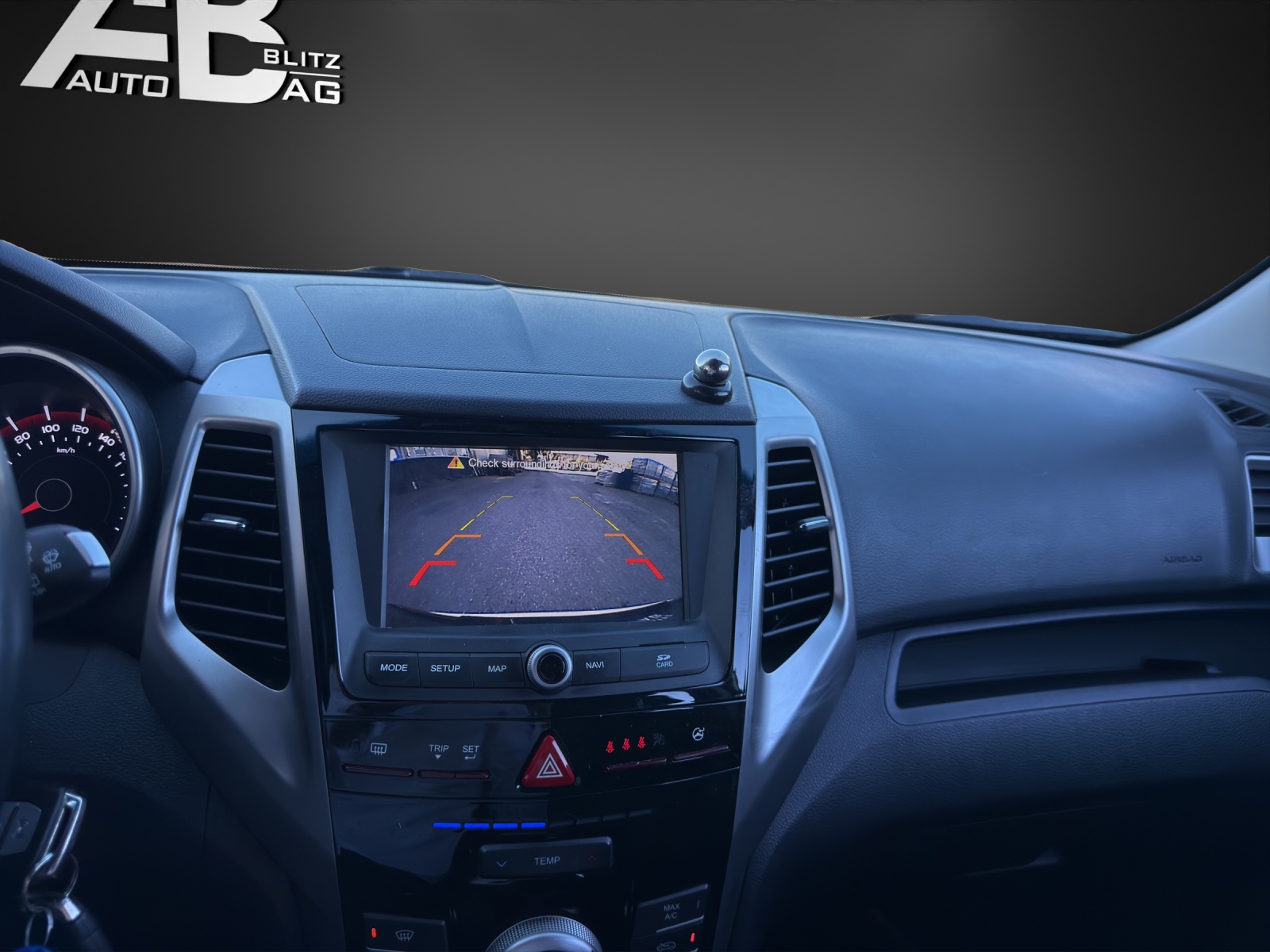 KGM-SsangYong Tivoli 1.6 e-XGi Quartz 4WD Automatic-image-11