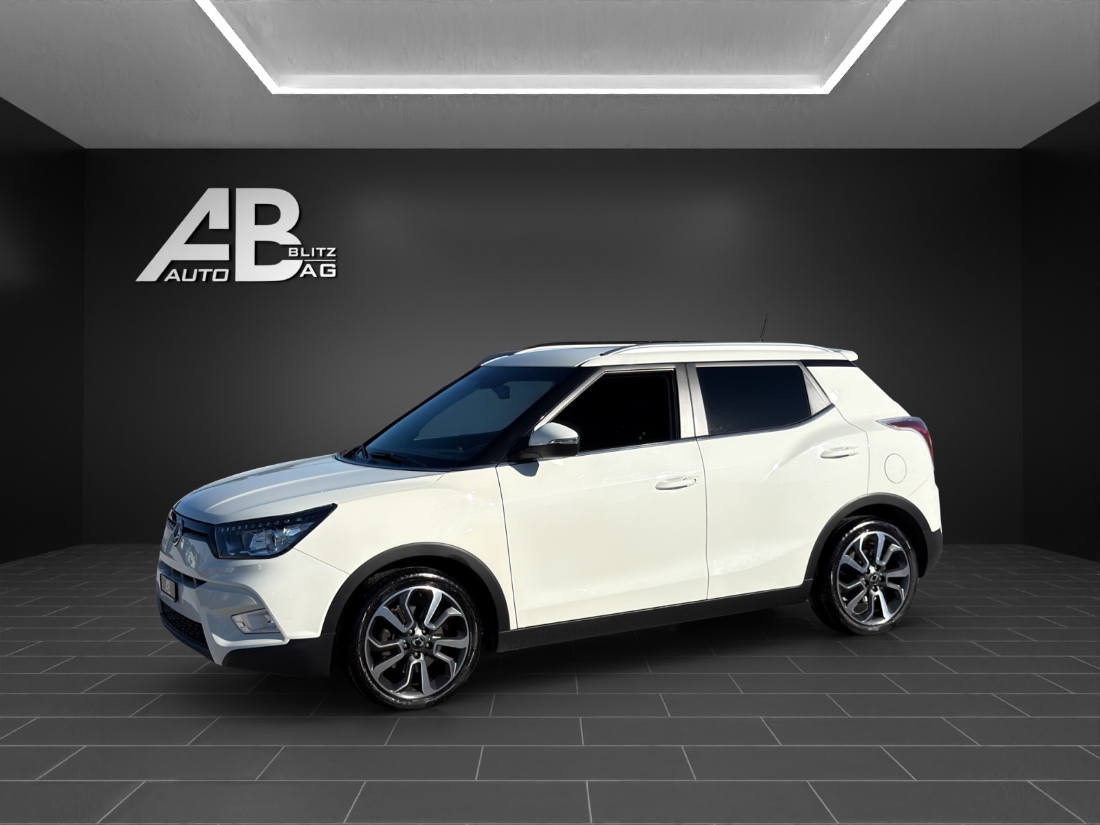 KGM-SsangYong Tivoli 1.6 e-XGi Quartz 4WD Automatic-image-1