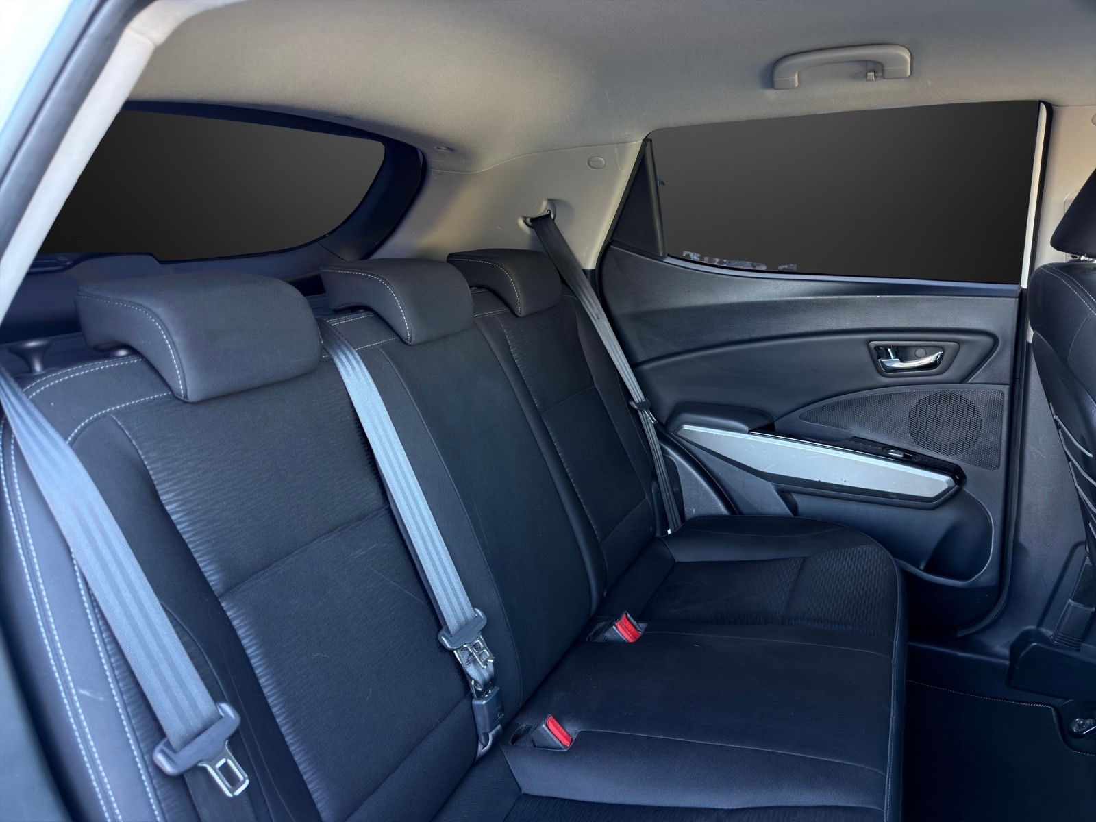 KGM-SsangYong Tivoli 1.6 e-XGi Quartz 4WD Automatic-image-12