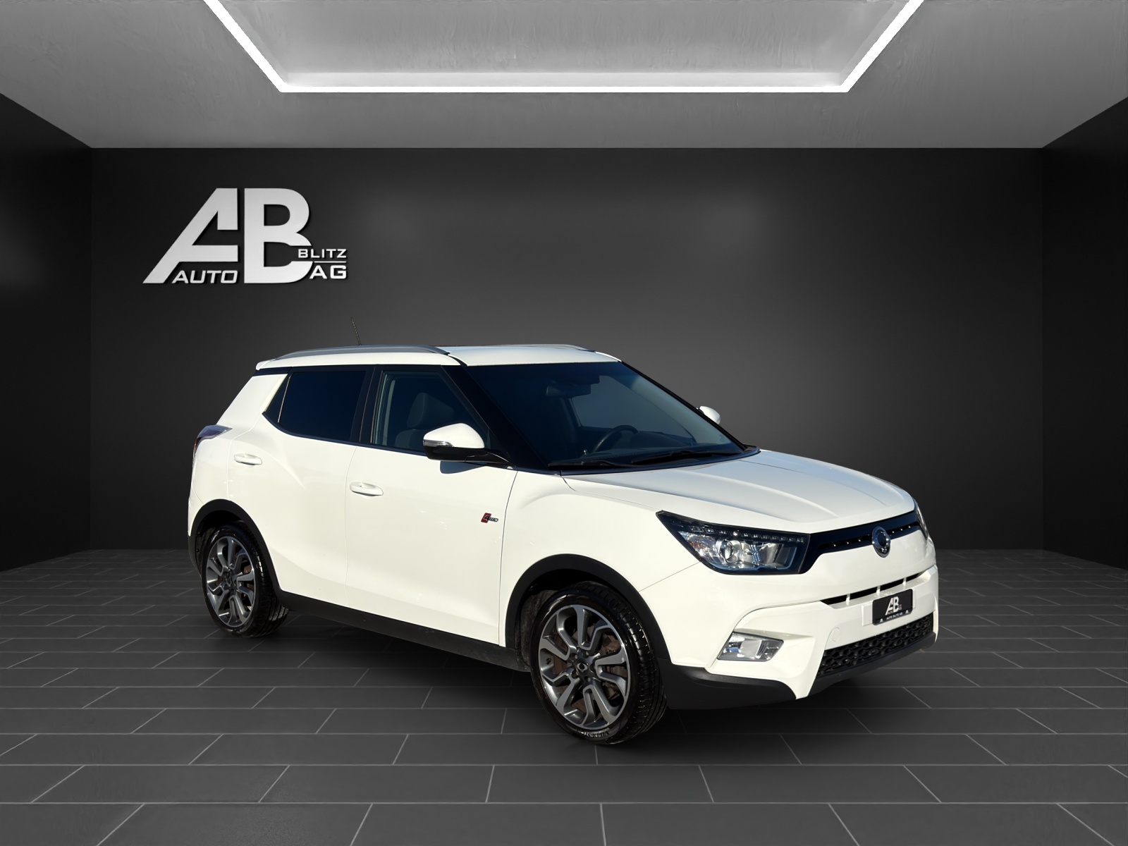 KGM-SsangYong Tivoli 1.6 e-XGi Quartz 4WD Automatic-image-5
