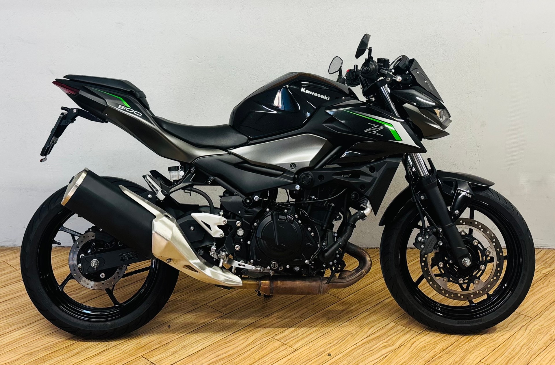 KAWASAKI Z 500-showroom-element-1