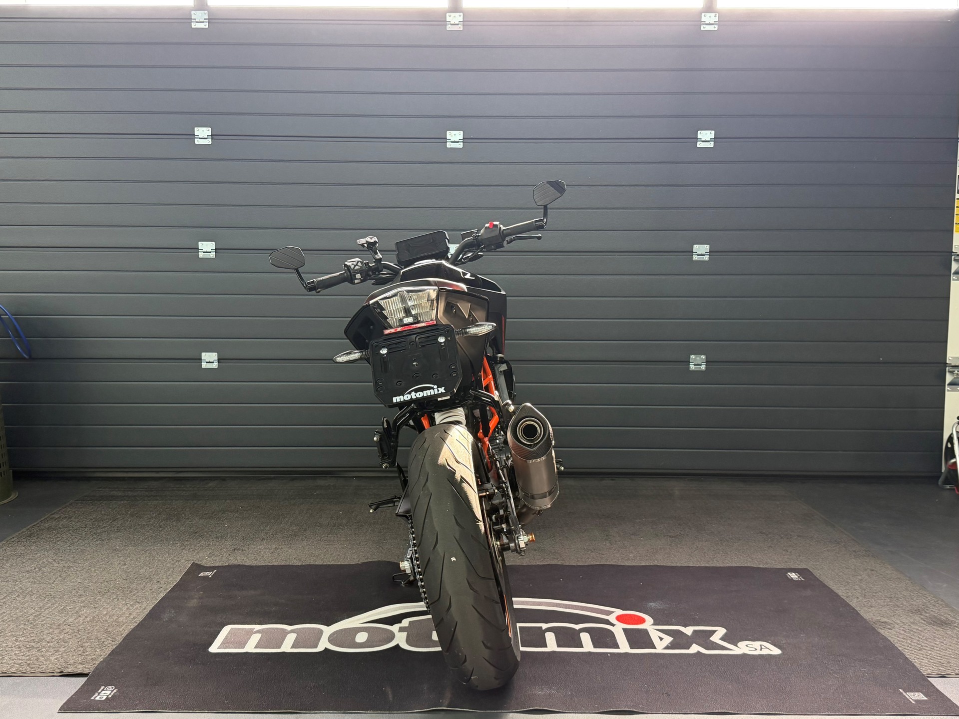 KTM 390 Duke-showroom-element-3