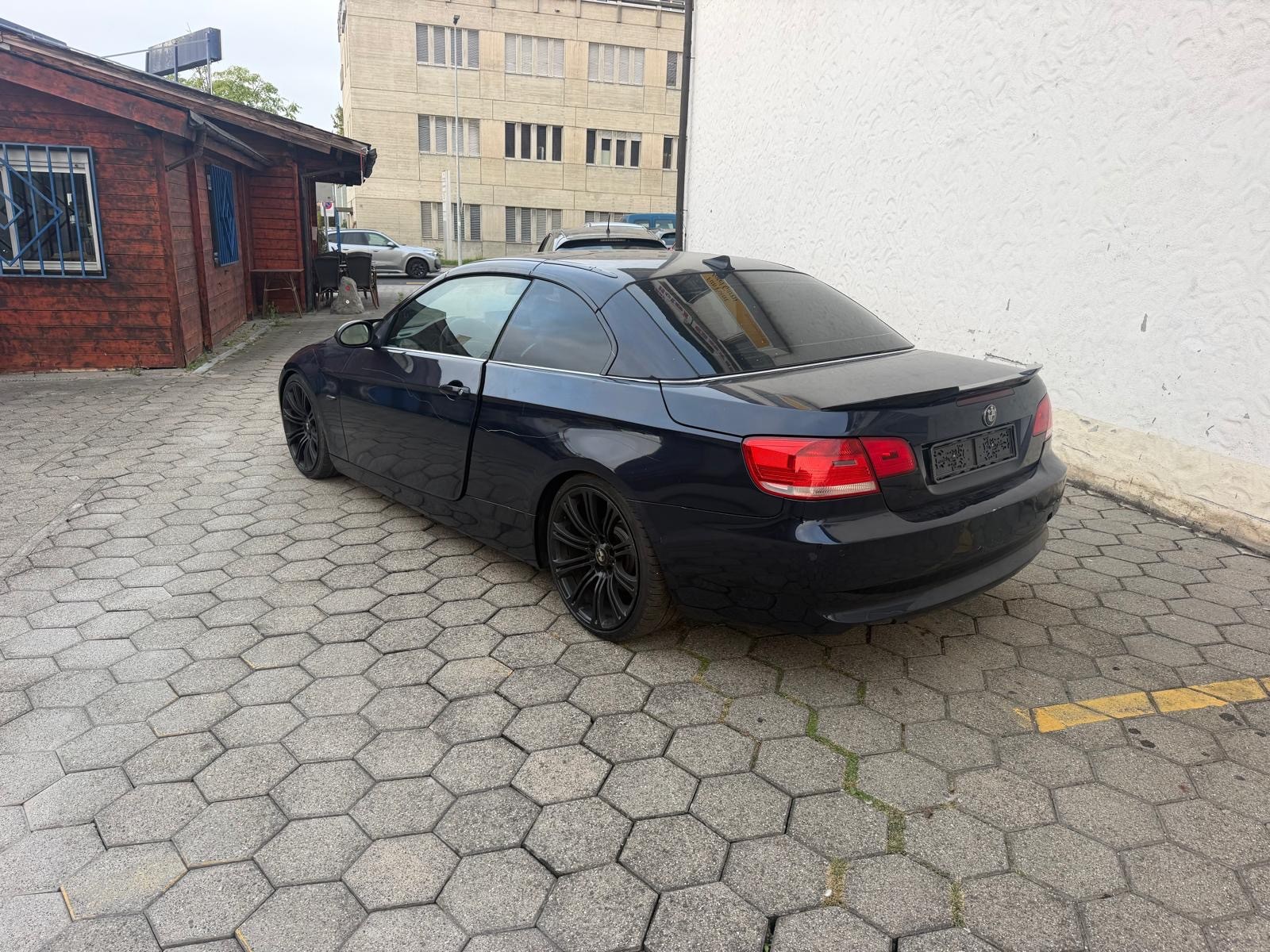 BMW 320i Cabriolet Steptronic-image-4
