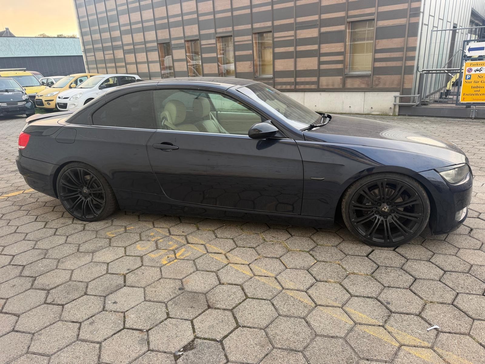 BMW 320i Cabriolet Steptronic-image-1