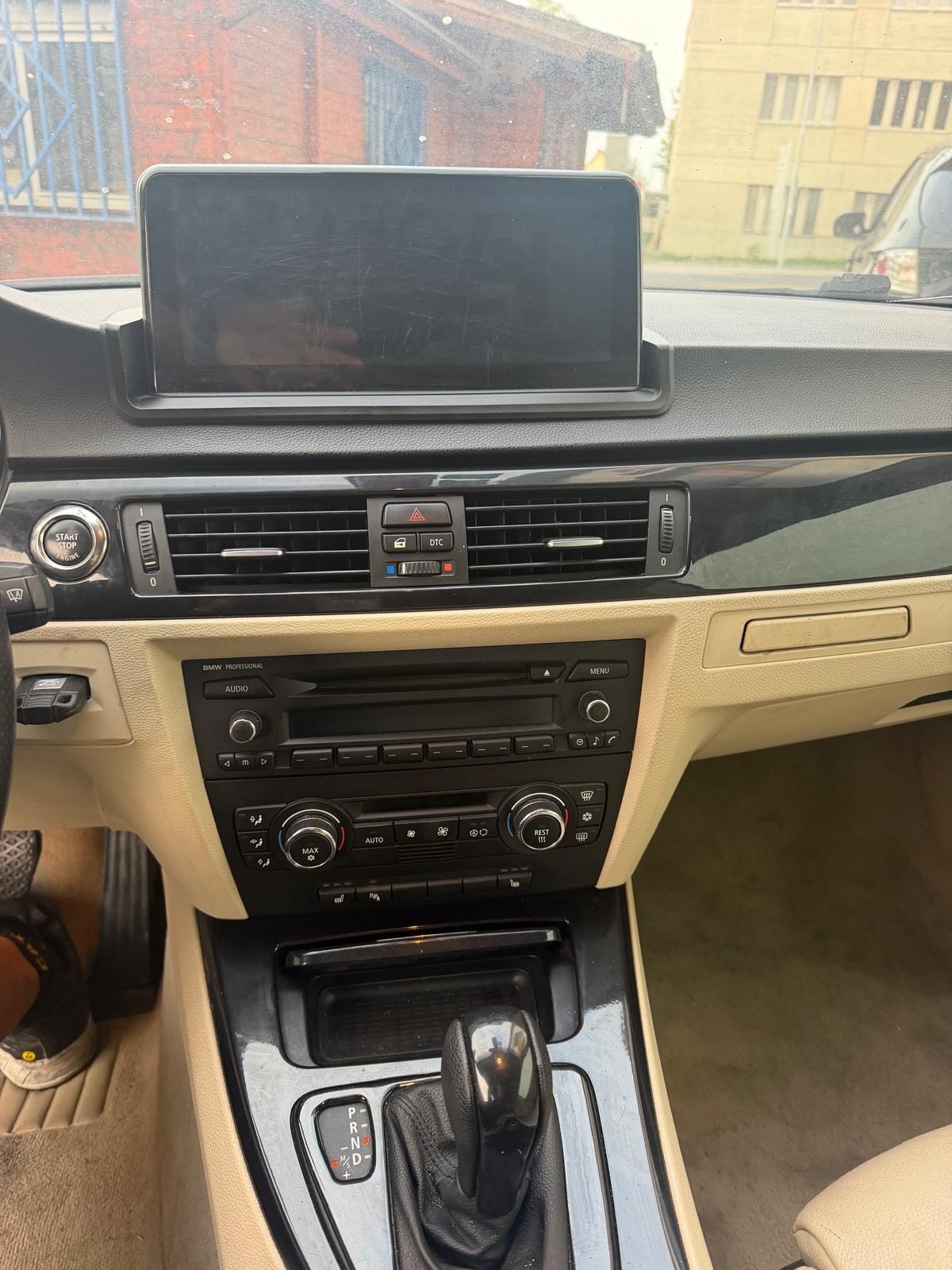BMW 320i Cabriolet Steptronic-image-7
