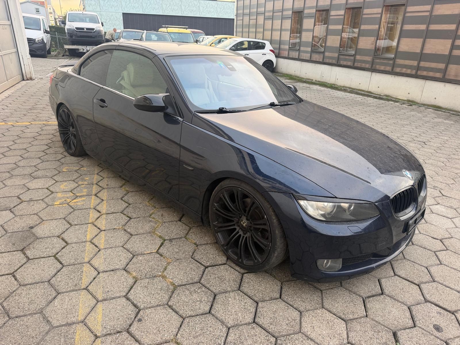 BMW 320i Cabriolet Steptronic-image-2