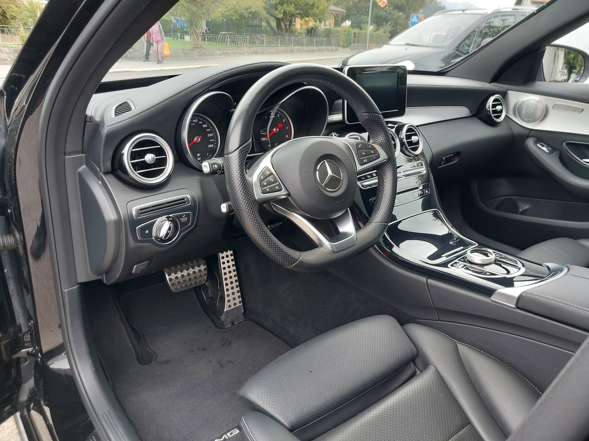MERCEDES-BENZ C 250 AMG Line 7G-Tronic-image-6