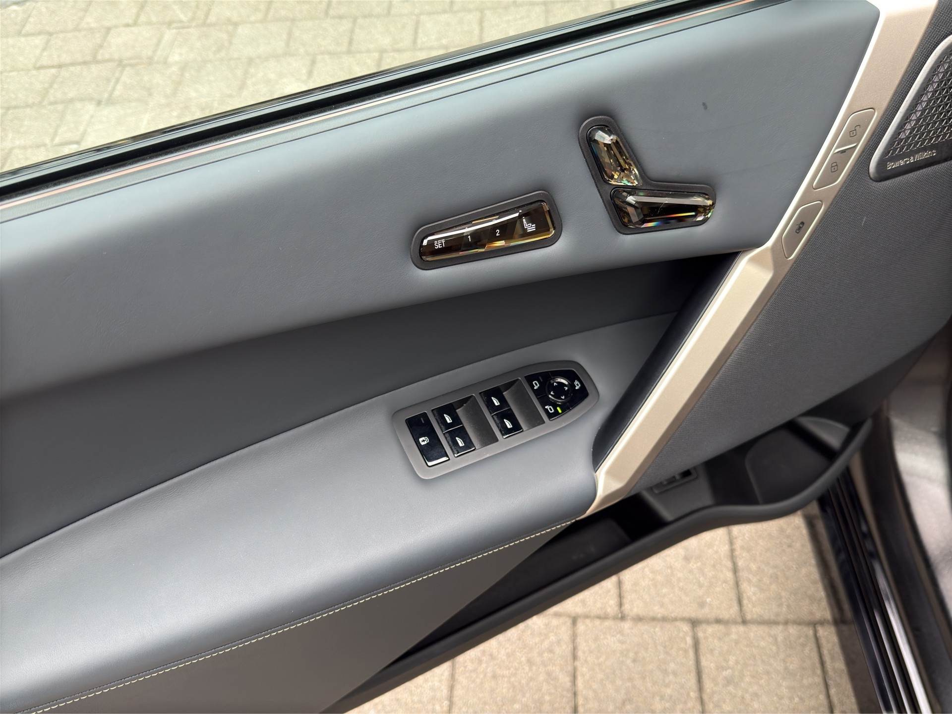 BMW iX M60-image-11
