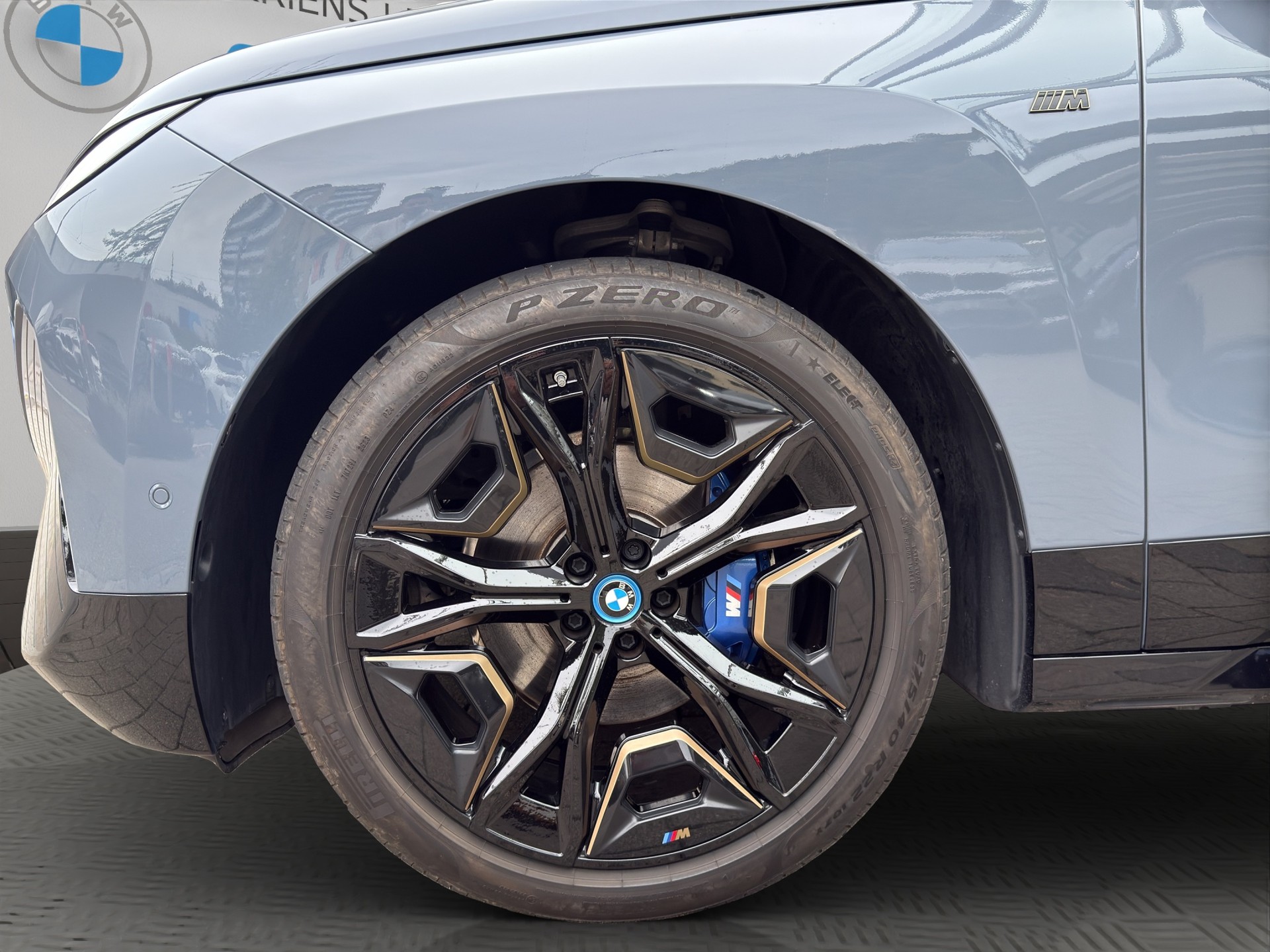 BMW iX M60-image-8
