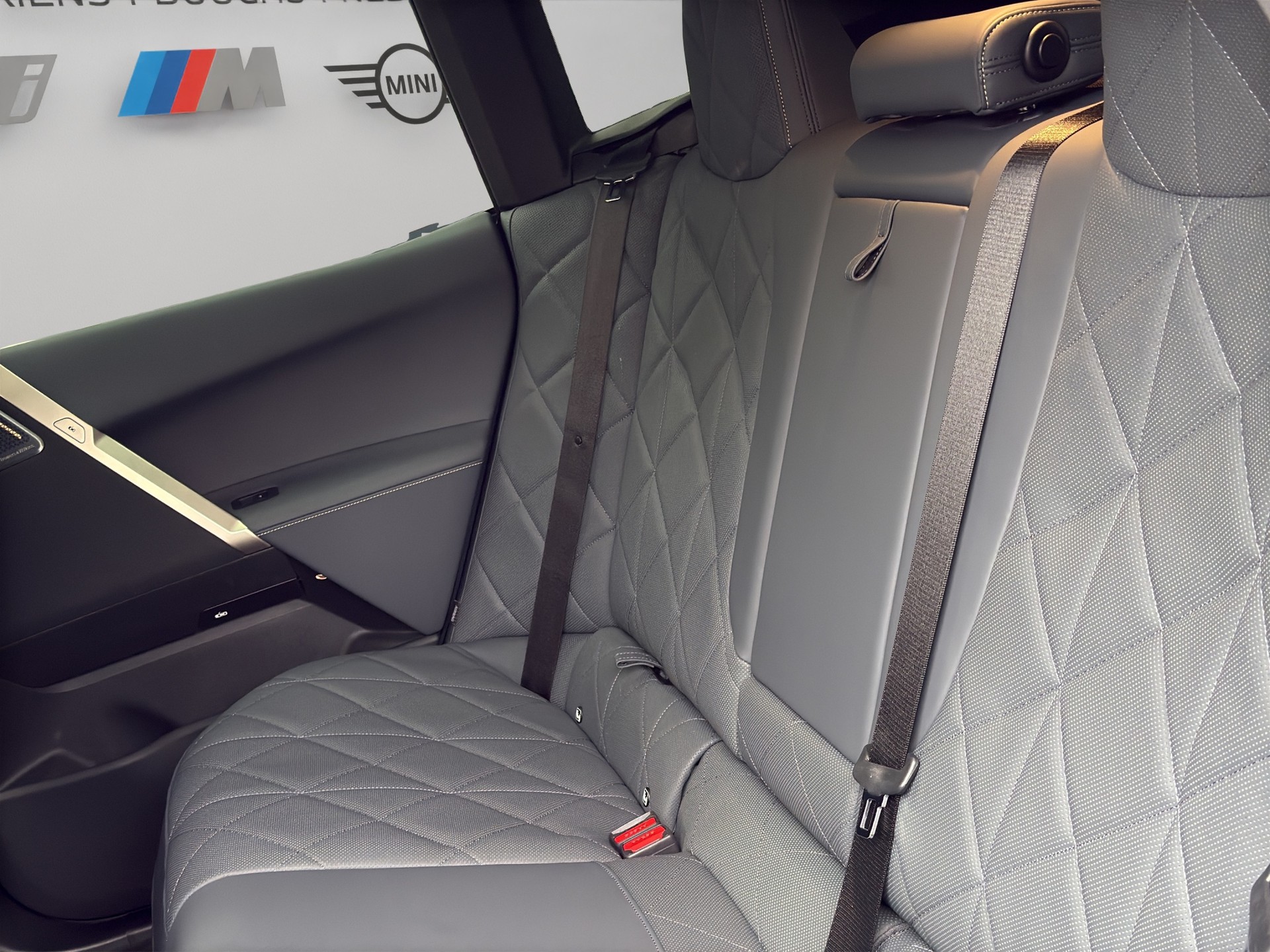 BMW iX M60-image-18