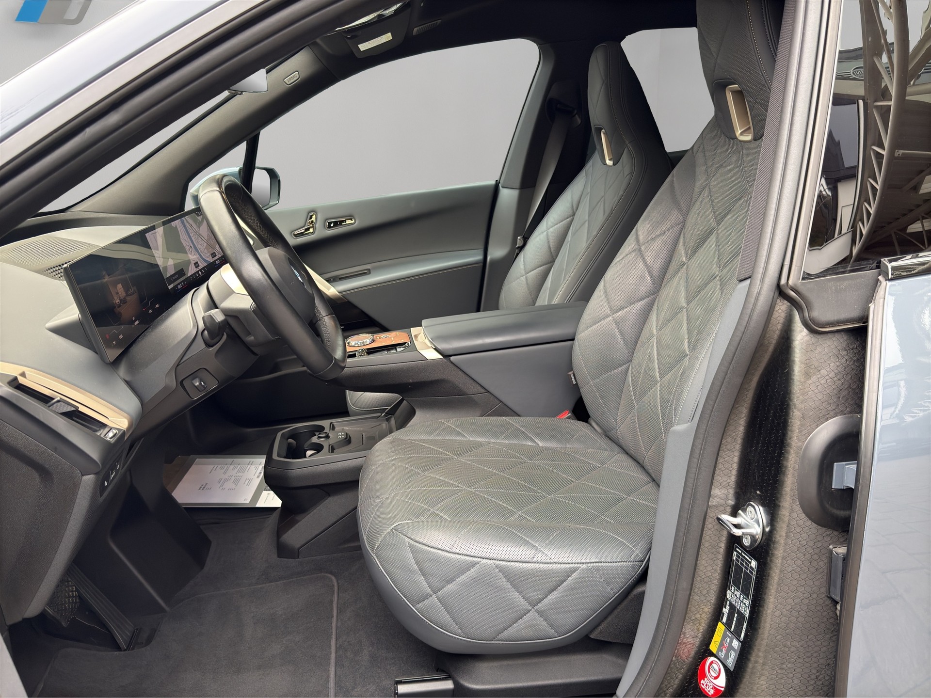 BMW iX M60-image-10