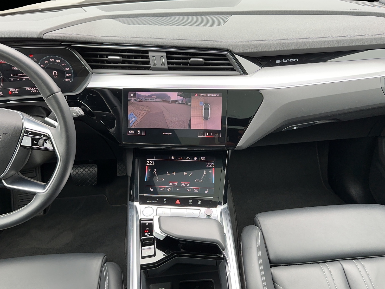 AUDI e-tron 55 Advanced quattro-image-11