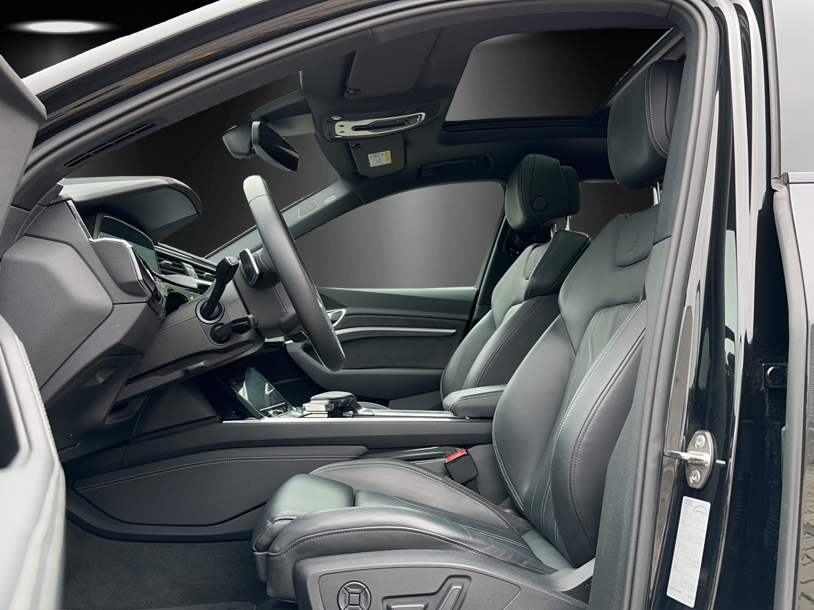 AUDI e-tron 55 Advanced quattro-image-9