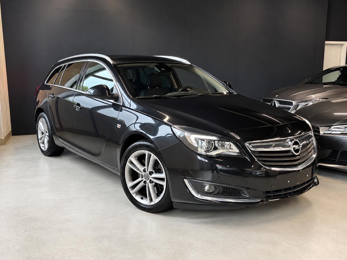 OPEL Insignia ST 2.0 Turbo Sport 4WD Aut.-image-0