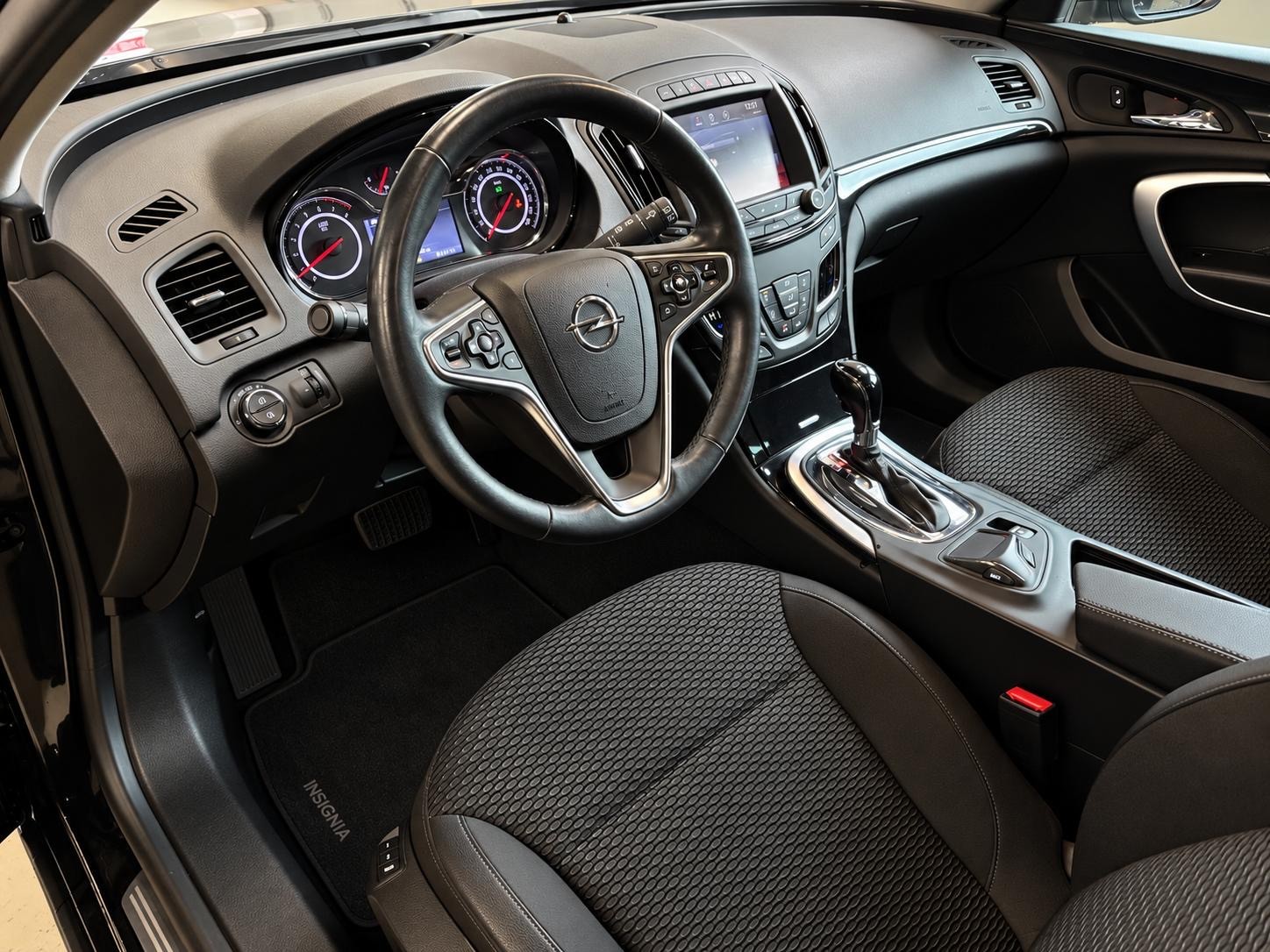 OPEL Insignia ST 2.0 Turbo Sport 4WD Aut.-image-10