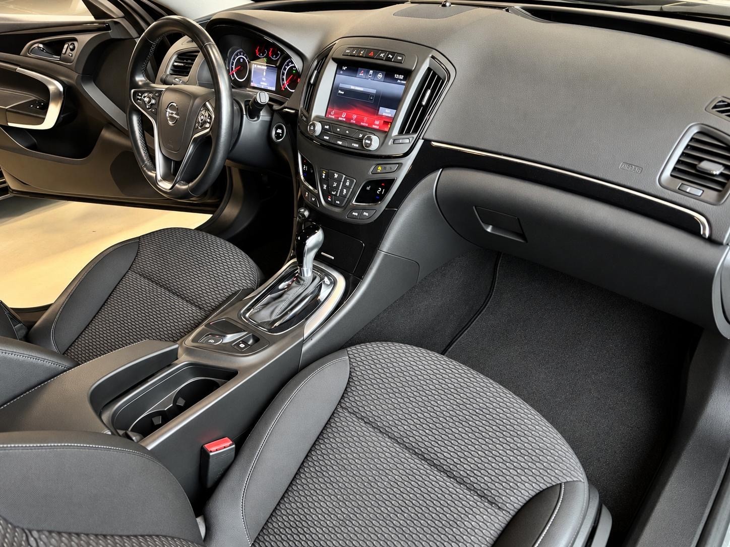 OPEL Insignia ST 2.0 Turbo Sport 4WD Aut.-image-9