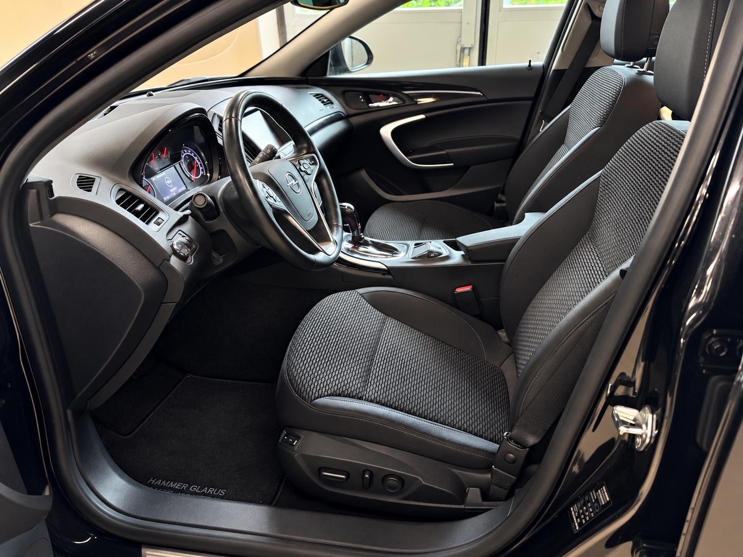 OPEL Insignia ST 2.0 Turbo Sport 4WD Aut.-image-11