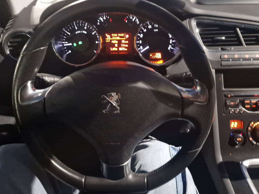 PEUGEOT 5008 1.6 THP 165 Allure 7 Sitze-image-14