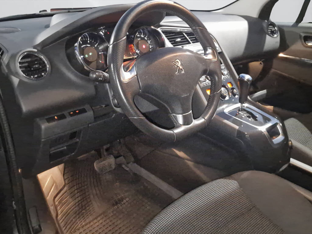 PEUGEOT 5008 1.6 THP 165 Allure 7 Sitze-image-8