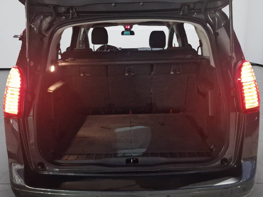 PEUGEOT 5008 1.6 THP 165 Allure 7 Sitze-image-15