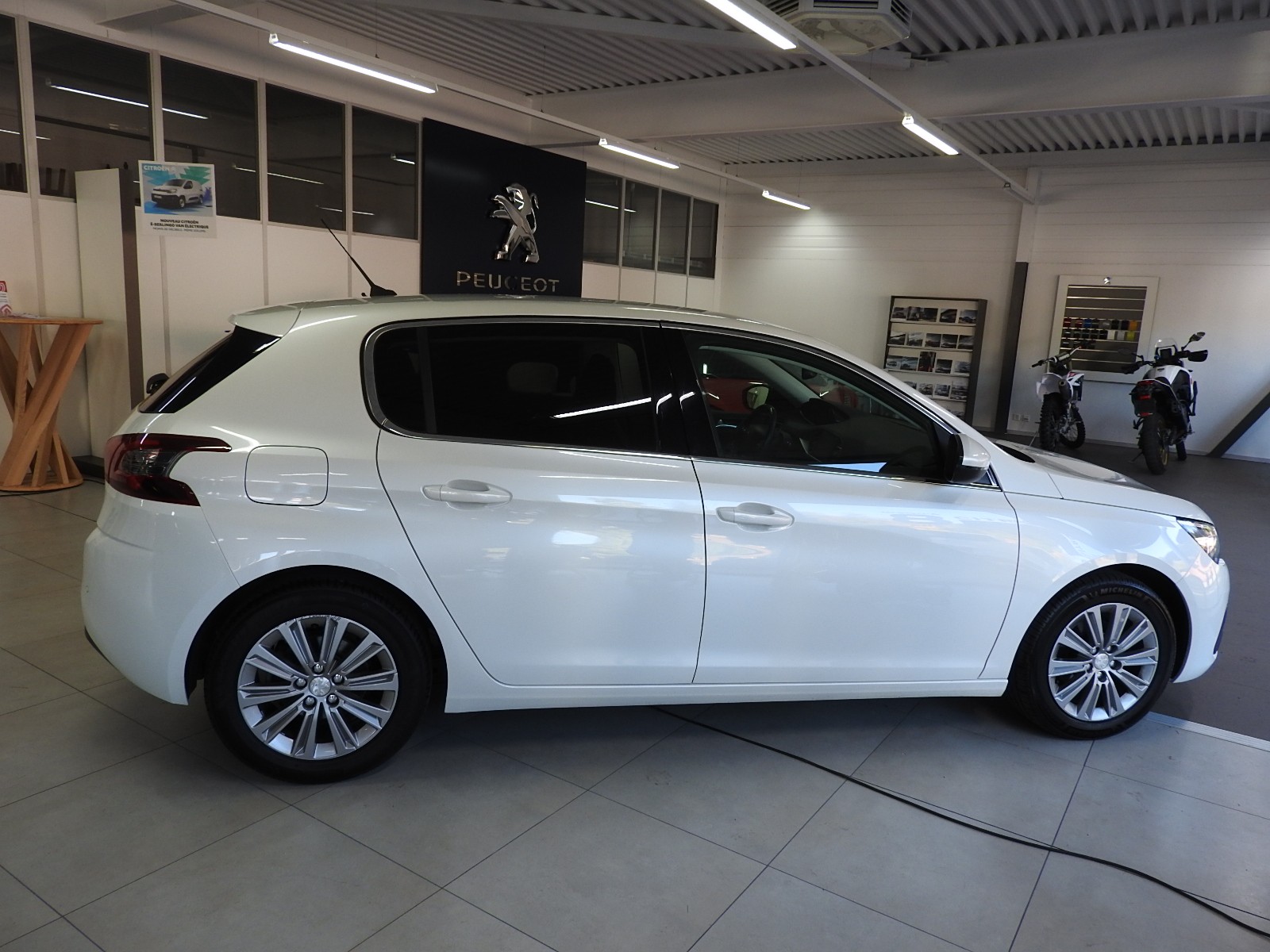 PEUGEOT 308 1.2 Turbo 110CV Allure-image-2
