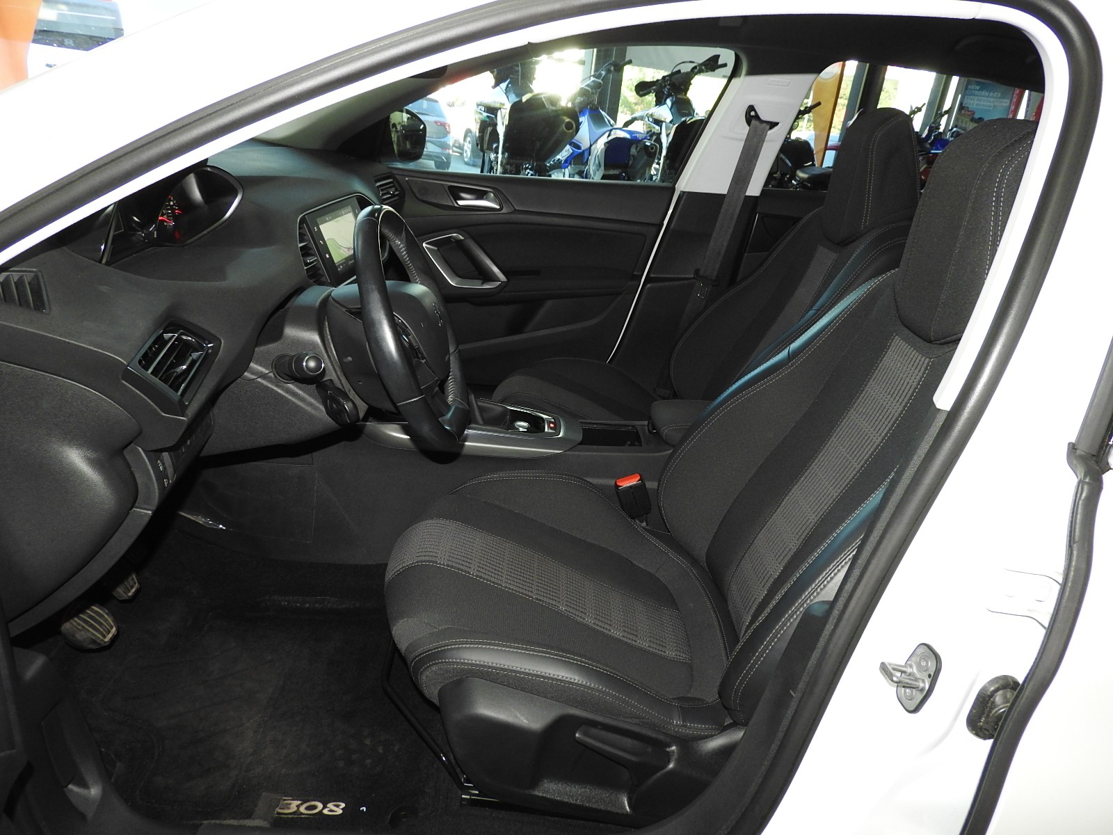 PEUGEOT 308 1.2 Turbo 110CV Allure-image-7