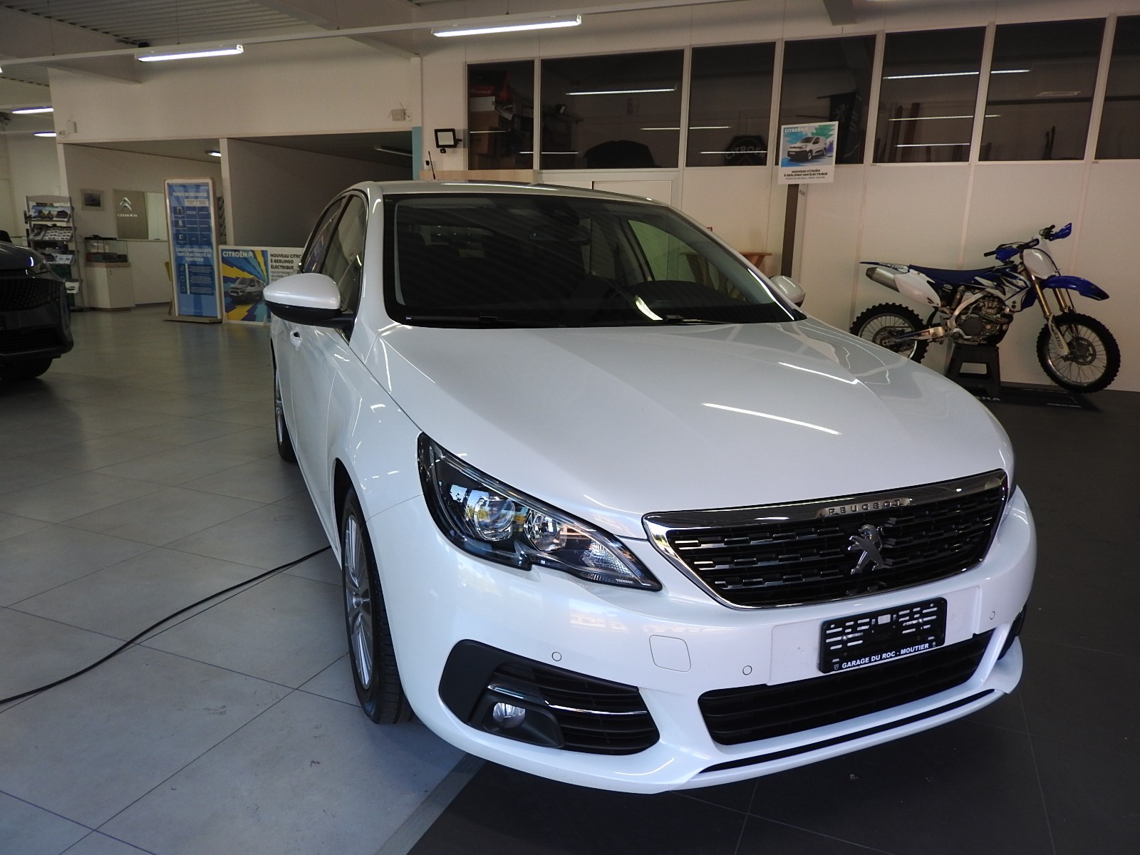 PEUGEOT 308 1.2 Turbo 110CV Allure-image-1