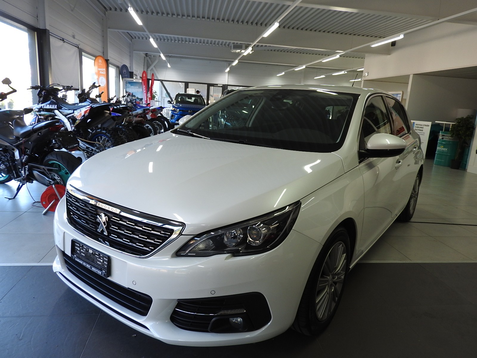 PEUGEOT 308 1.2 Turbo 110CV Allure-image-0