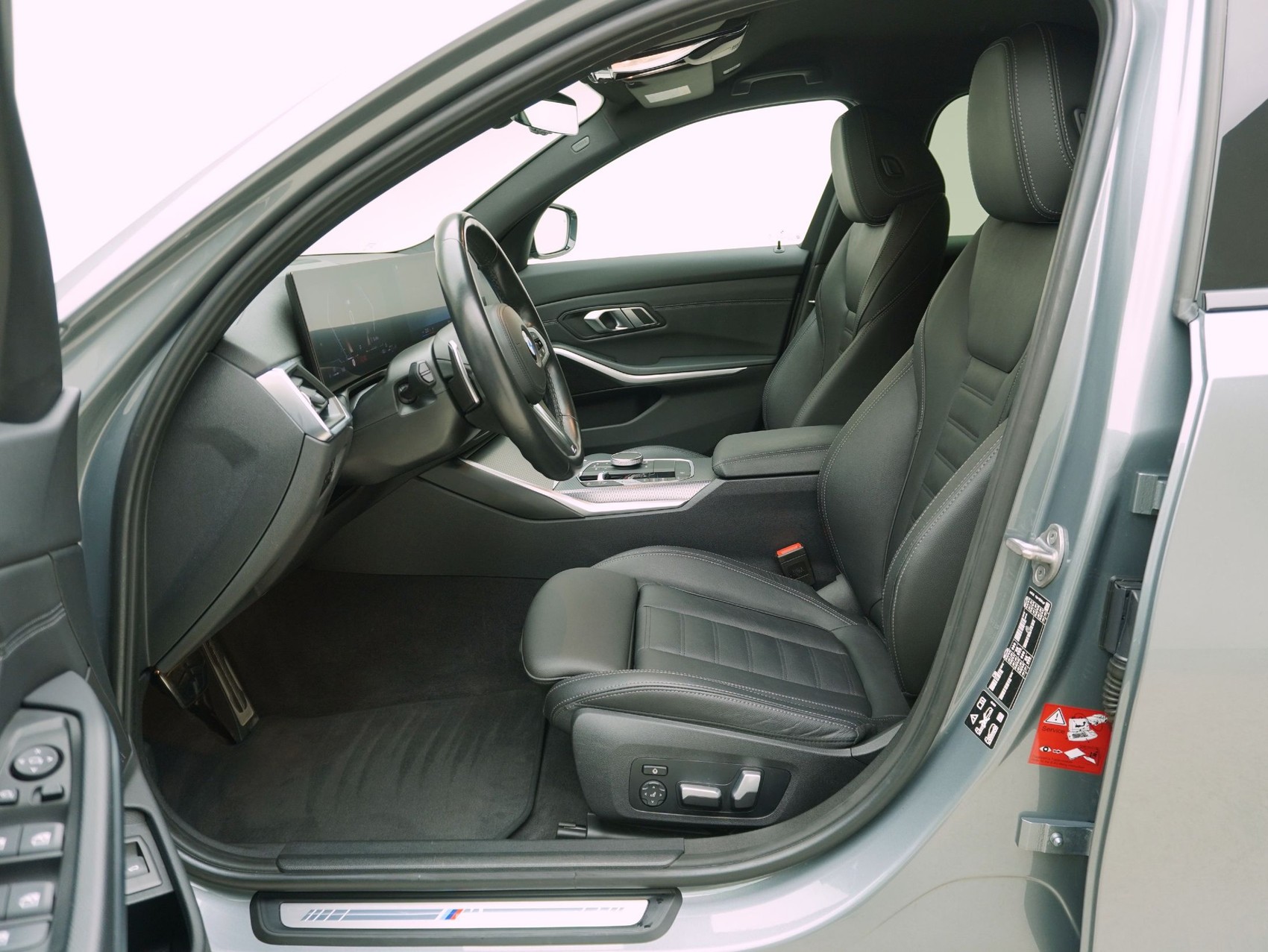 BMW 3er 320d xDrive Touring M Sport-image-10