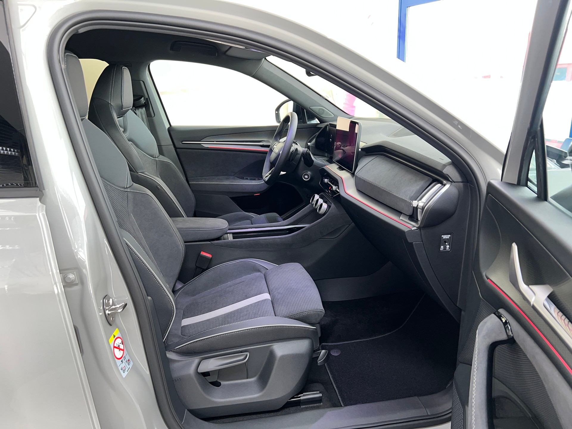SKODA Kodiaq 2.0 TDI Sportline 4x4 / 7 PLATZ / 5 Jahre Garantie-image-6