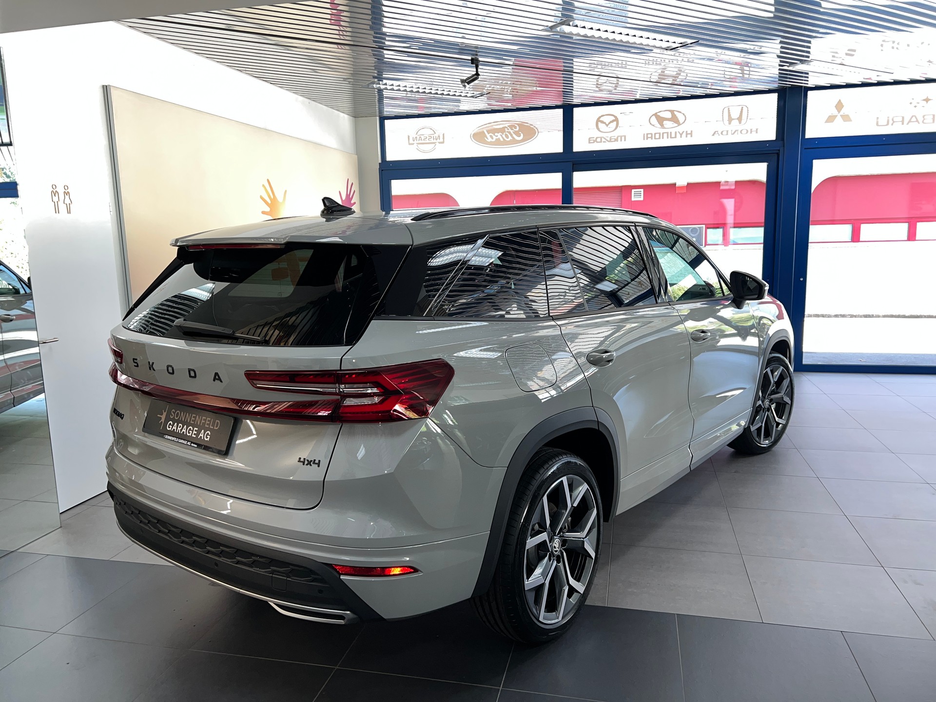 SKODA Kodiaq 2.0 TDI Sportline 4x4 / 7 PLATZ / 5 Jahre Garantie-image-3