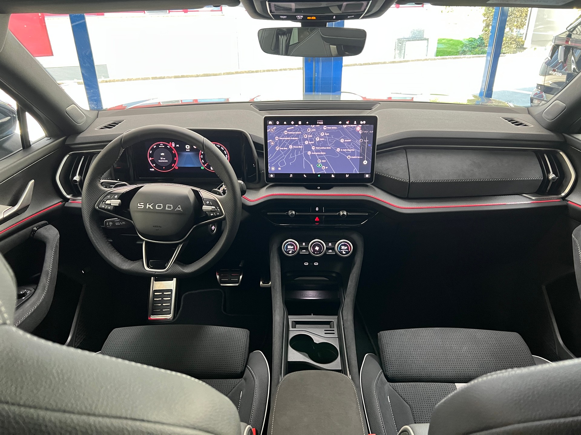 SKODA Kodiaq 2.0 TDI Sportline 4x4 / 7 PLATZ / 5 Jahre Garantie-image-9