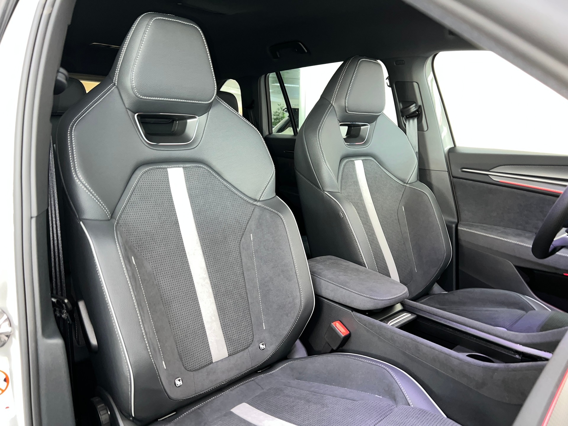 SKODA Kodiaq 2.0 TDI Sportline 4x4 / 7 PLATZ / 5 Jahre Garantie-image-7
