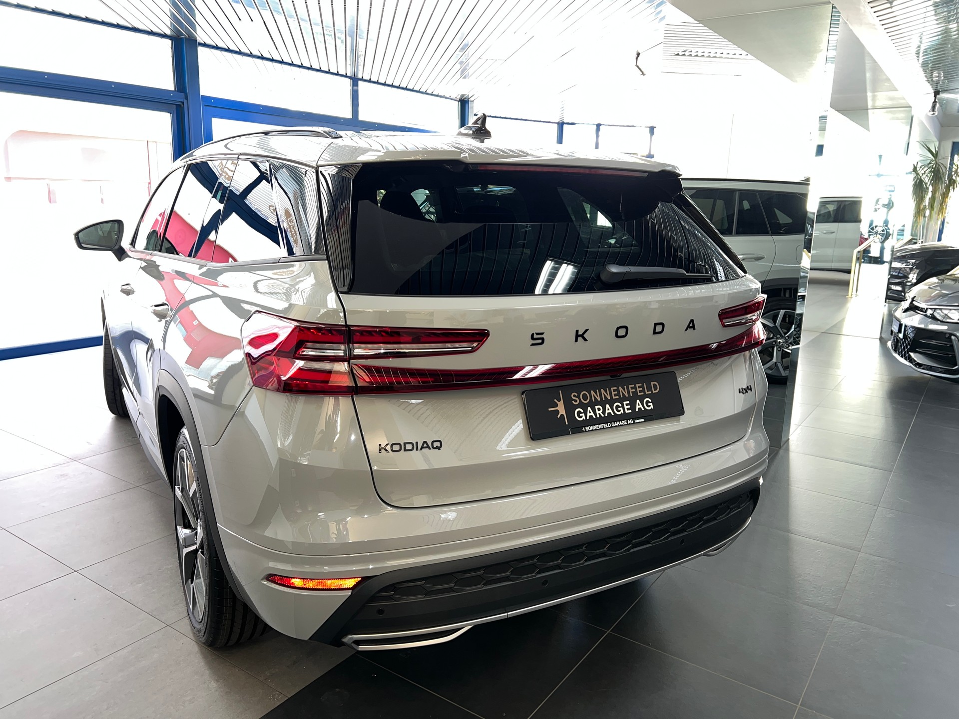 SKODA Kodiaq 2.0 TDI Sportline 4x4 / 7 PLATZ / 5 Jahre Garantie-image-2