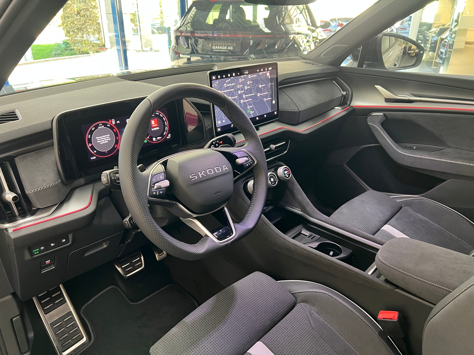 SKODA Kodiaq 2.0 TDI Sportline 4x4 / 7 PLATZ / 5 Jahre Garantie-image-14