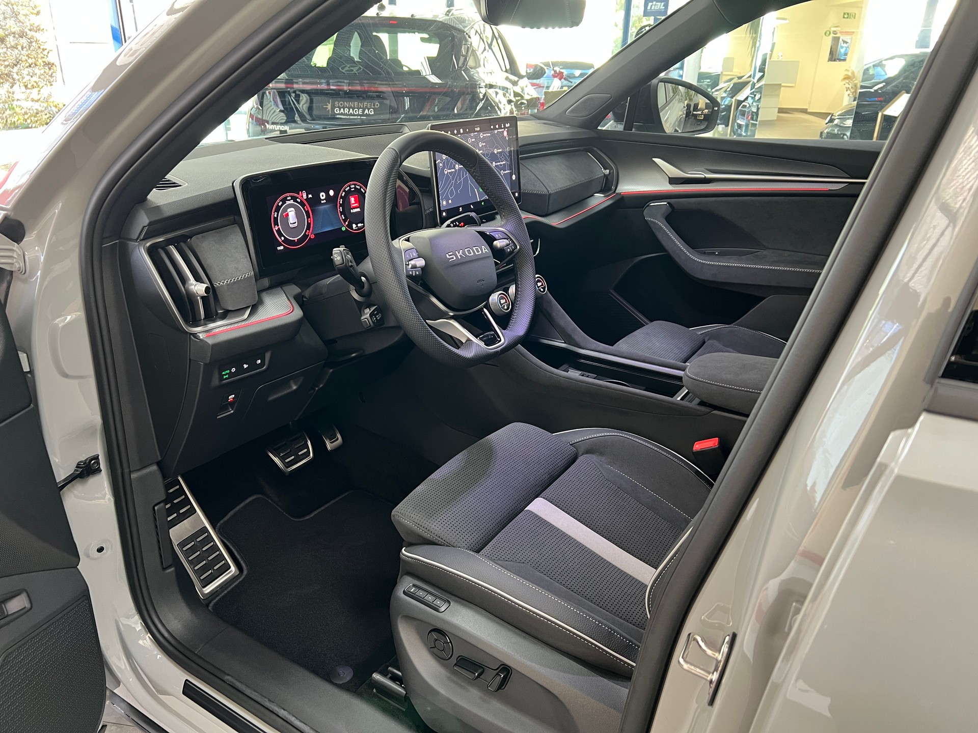 SKODA Kodiaq 2.0 TDI Sportline 4x4 / 7 PLATZ / 5 Jahre Garantie-image-13