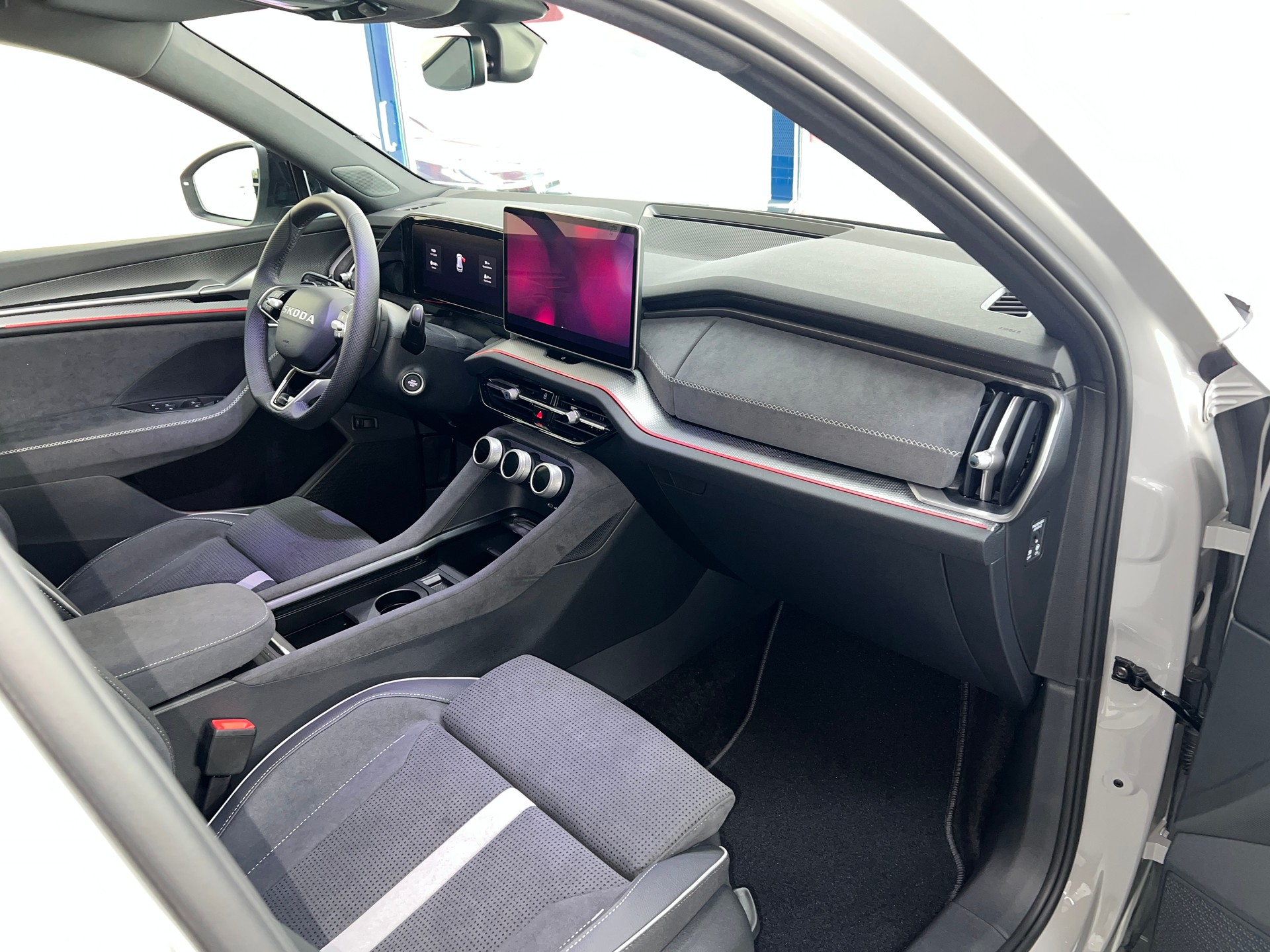 SKODA Kodiaq 2.0 TDI Sportline 4x4 / 7 PLATZ / 5 Jahre Garantie-image-8