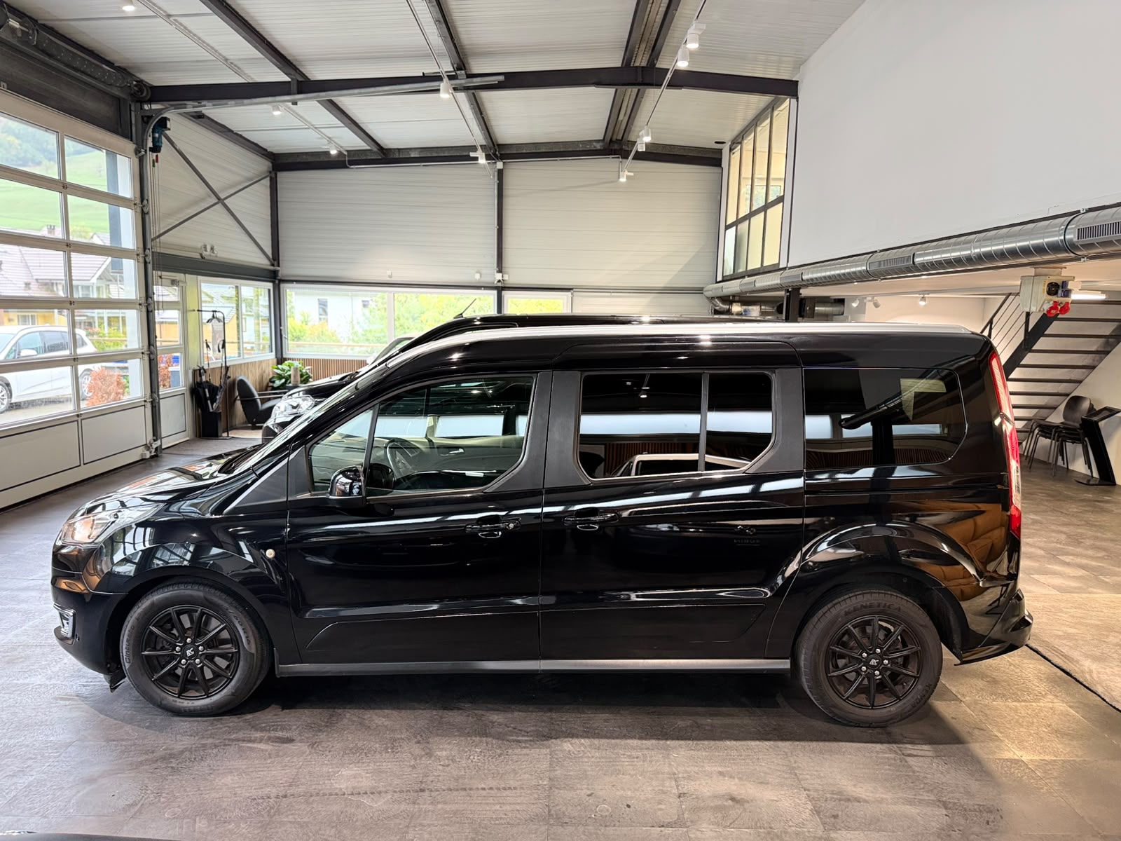FORD Grand Tourneo Connect 1.5 EcoBlue Titanium Automat-image-1