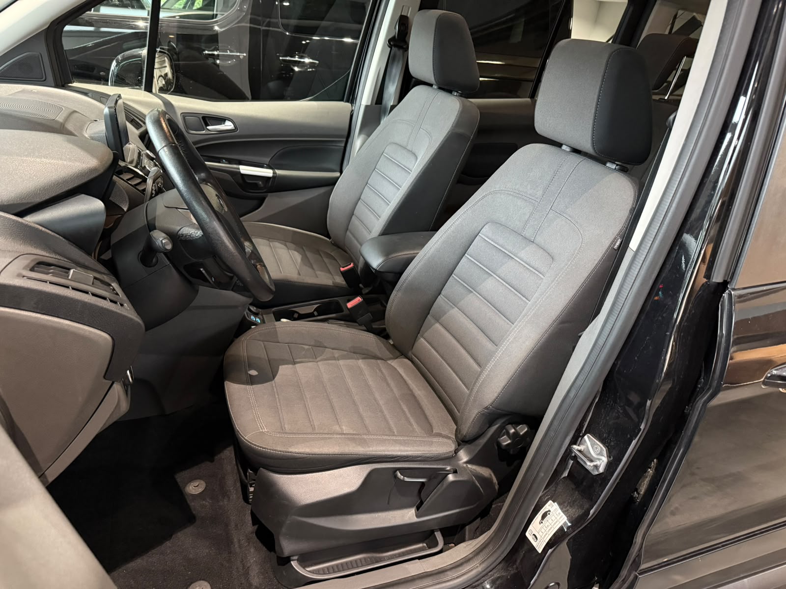 FORD Grand Tourneo Connect 1.5 EcoBlue Titanium Automat-image-8