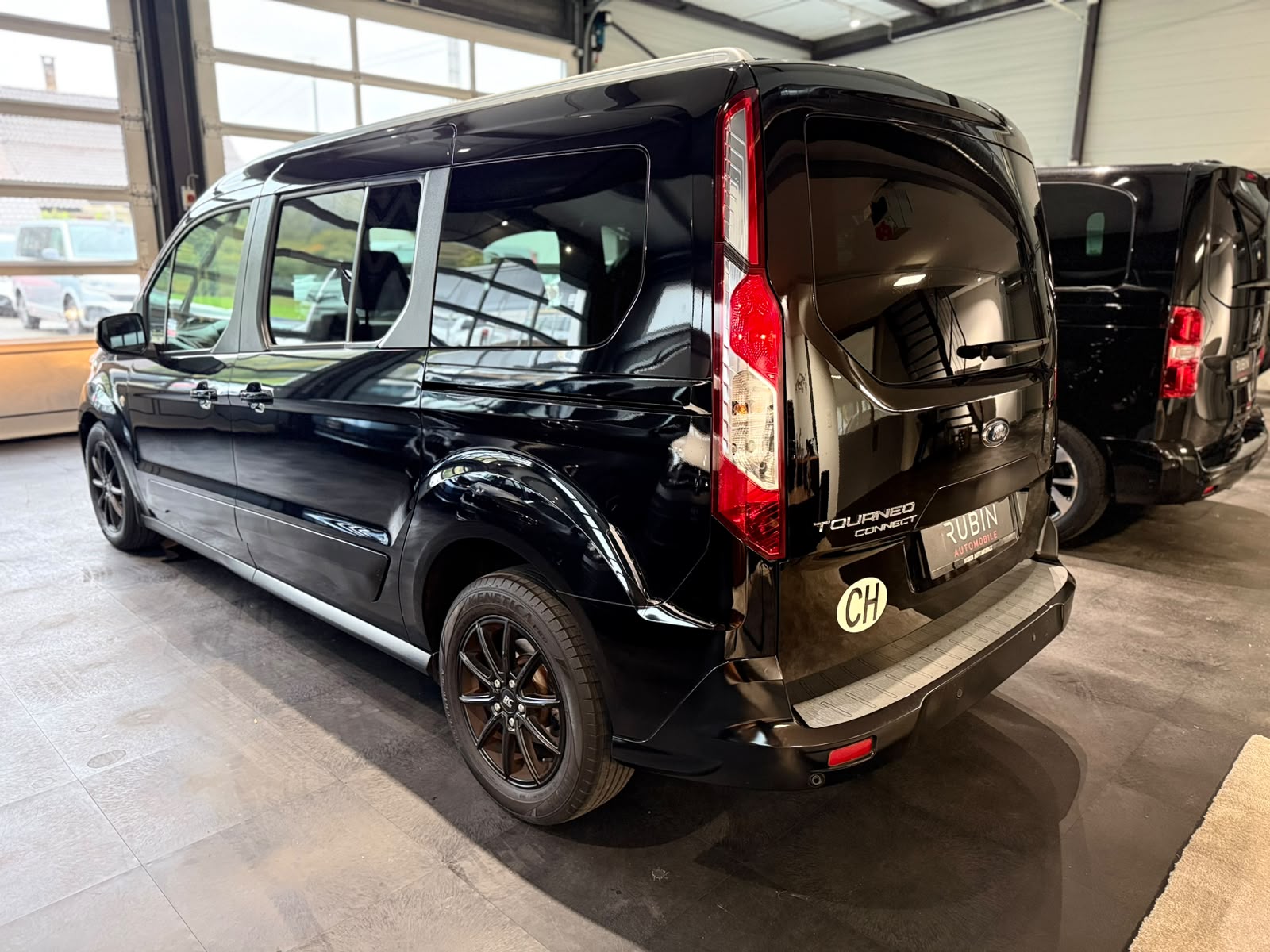 FORD Grand Tourneo Connect 1.5 EcoBlue Titanium Automat-image-2