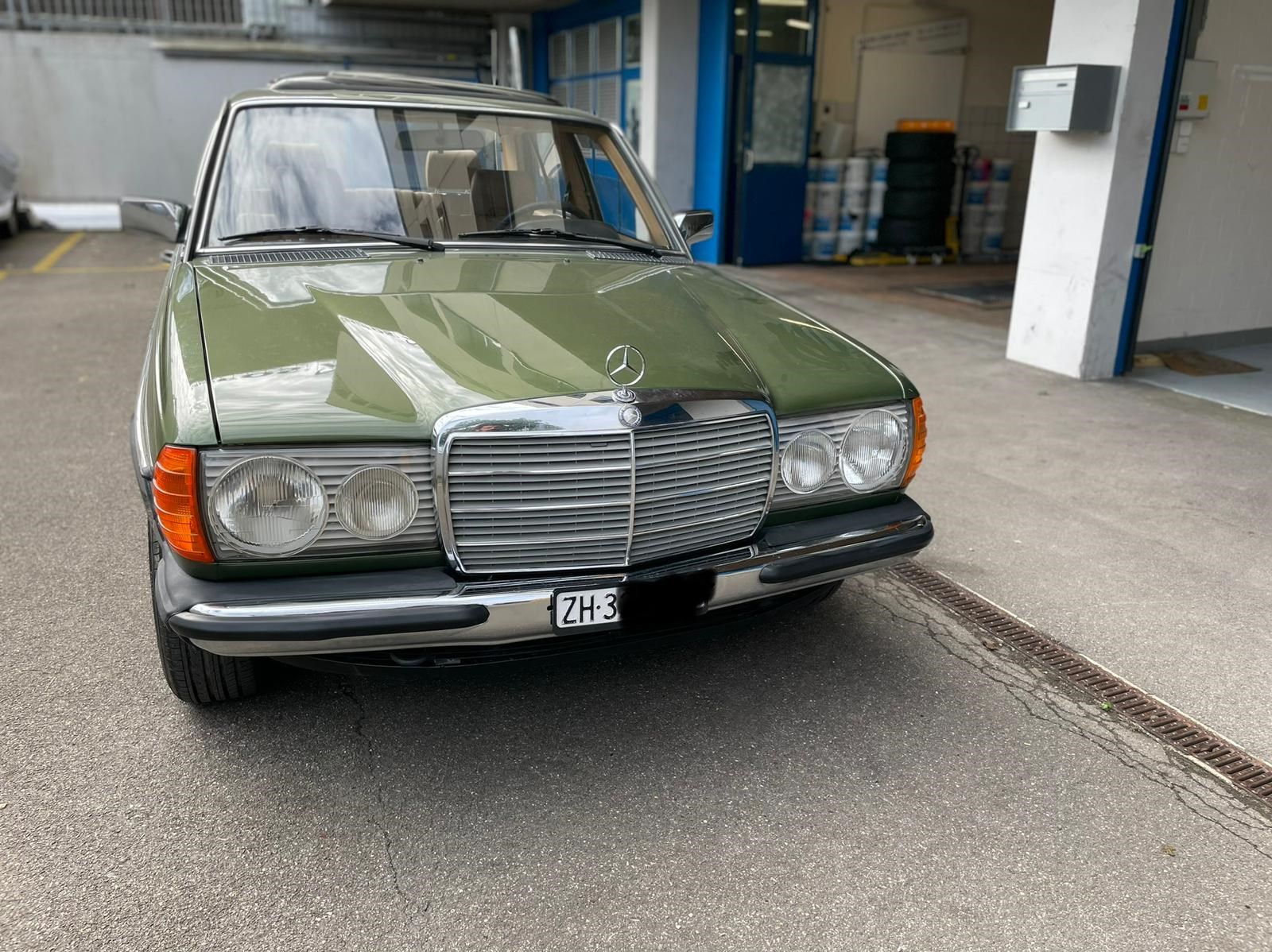 MERCEDES-BENZ E 230-image-1